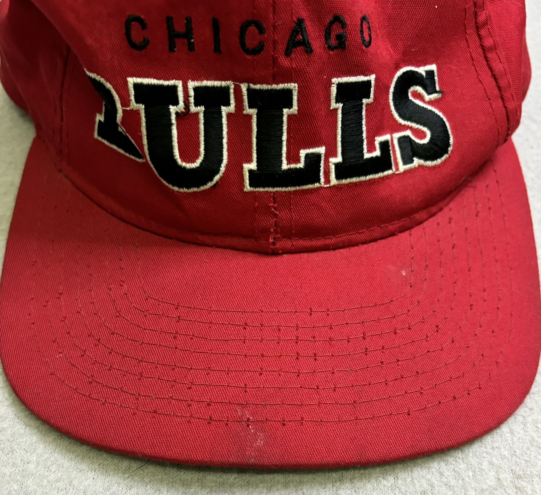 NBA × Starter × Vintage Chicago Bulls NBA 90s Starter Red Cap Size ONE SIZE - 2 Thumbnail