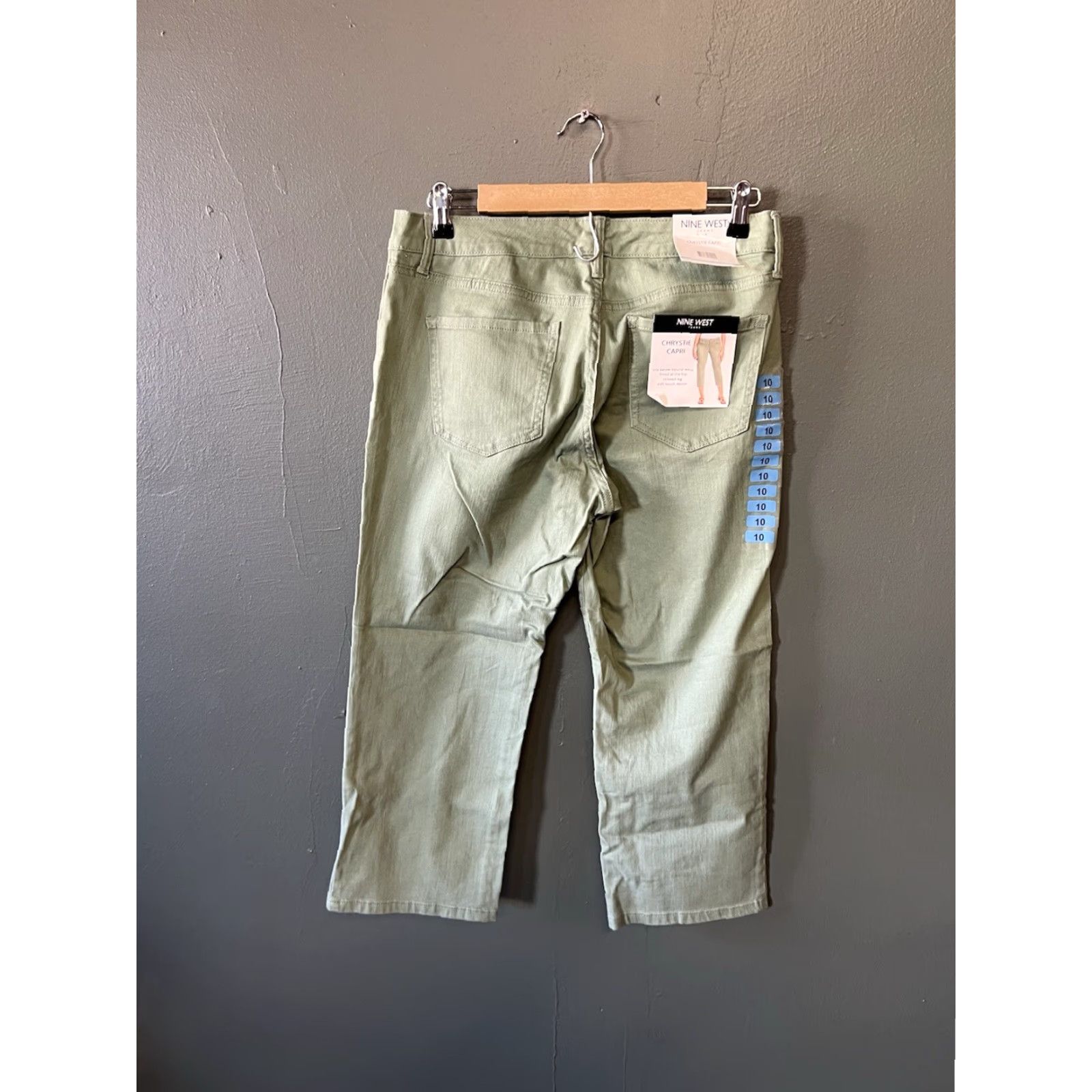 Nine West Nine West Womens Green Denim Chrystie Capri Size 10 NWT Capri Jeans 21 in Inseam Denim Green Womens 10 NWT Size ONE SIZE - 2 Thumbnail
