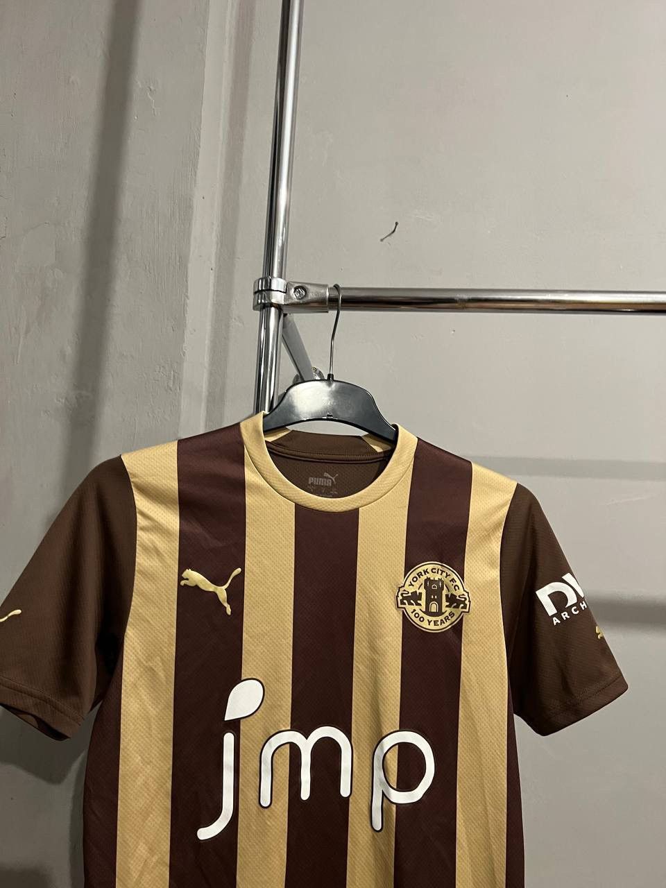 Puma 2022/23 YORK CITY FC THIRD 100 YEARS SOCCER FOOTBALL JERSEY Size US S / EU 44-46 / 1 - 6 Thumbnail
