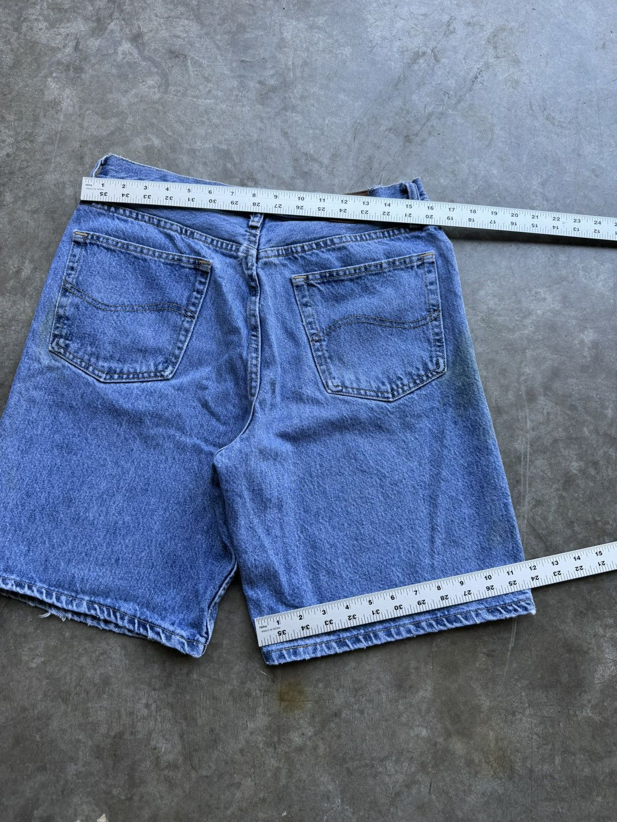 Lee Vintage 90’s/00’s Lee Light Wash Baggy Denim Jean Shorts Size US 32 / EU 48 - 3 Thumbnail
