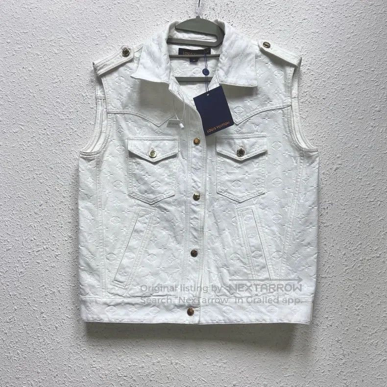 Louis Vuitton Louis Vuitton SS23 Full Logo Embossed Single Sleeveless Wh Size XXS / US 00 / IT 34 - 1 Thumbnail