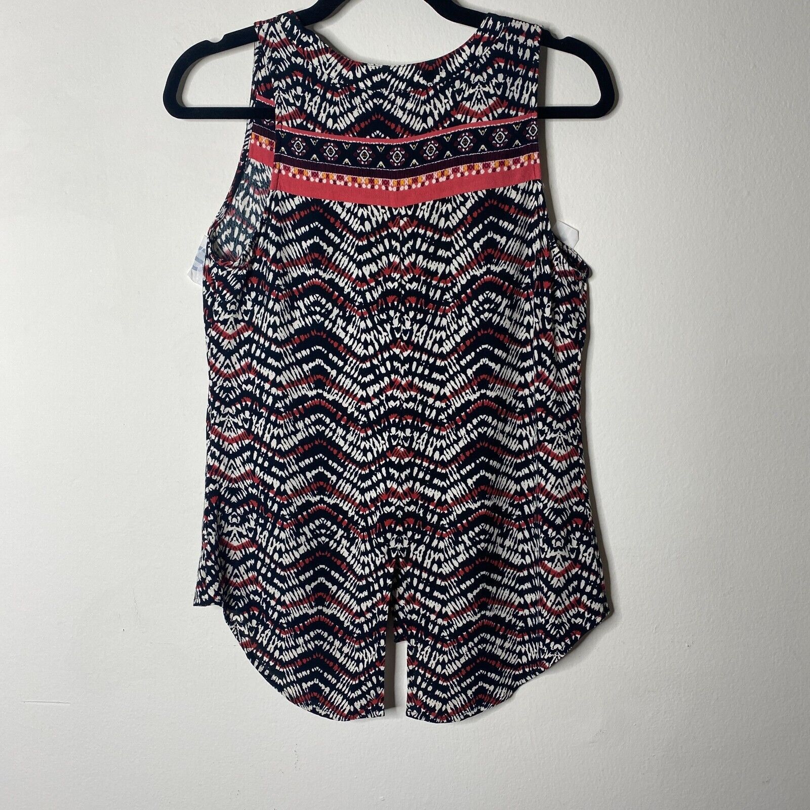 Sanctuary Sanctuary Black Tribal Chevron Split V-Neck Button Tank XS Size XS / US 0-2 / IT 36-38 - 2 Thumbnail