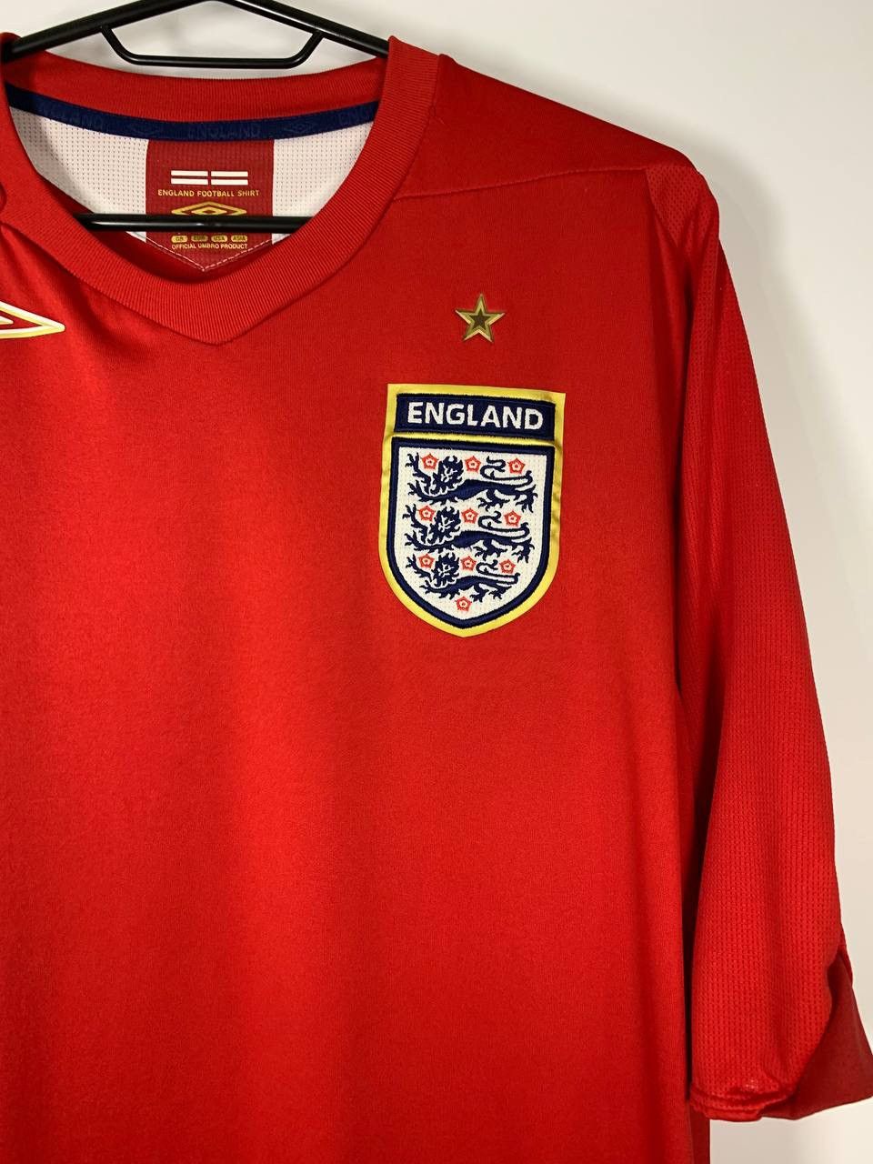 Umbro ENGLAND Away Football Shirt 2006–2008 Umbro Red Jersey BNWOT Size US L / EU 52-54 / 3 - 5 Thumbnail