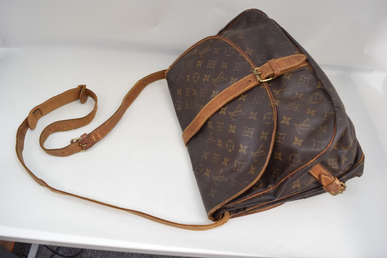 Louis Vuitton Louis Vuitton Saumur 35 Crossbody Monogram Canvas M42254 Size ONE SIZE - 8 Thumbnail