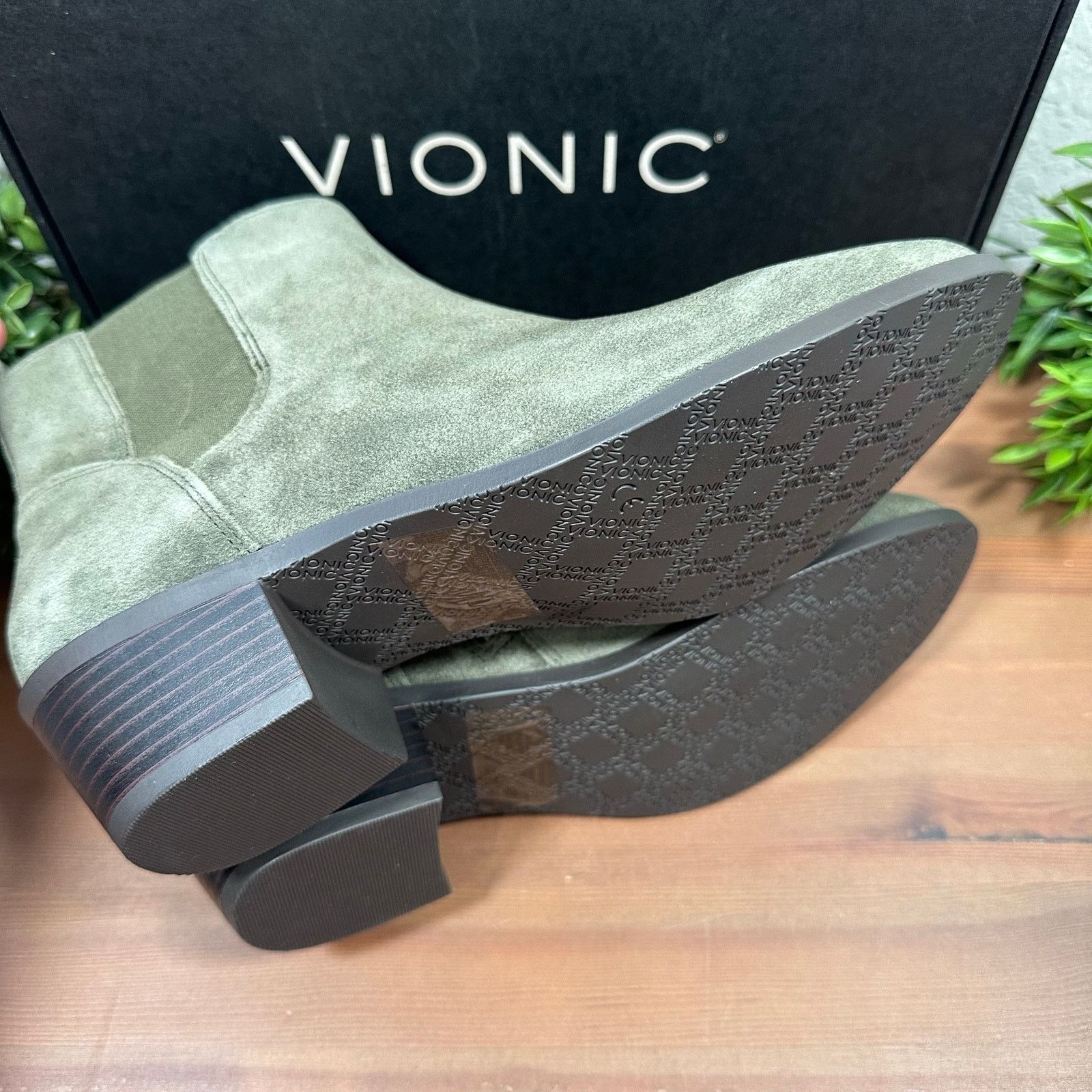 Vionic Vionic Roseland Wide Water-Repellent Suede Ankle Boots Size US 9.5 / IT 39.5 - 8 Thumbnail