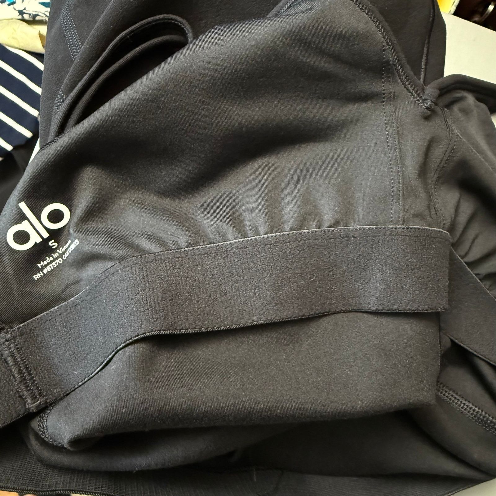 Alo Yoga Alo Yoga Alosoft Suns Out Black Size S V-Neck Double Straps Size S / US 4 / IT 40 - 9 Thumbnail