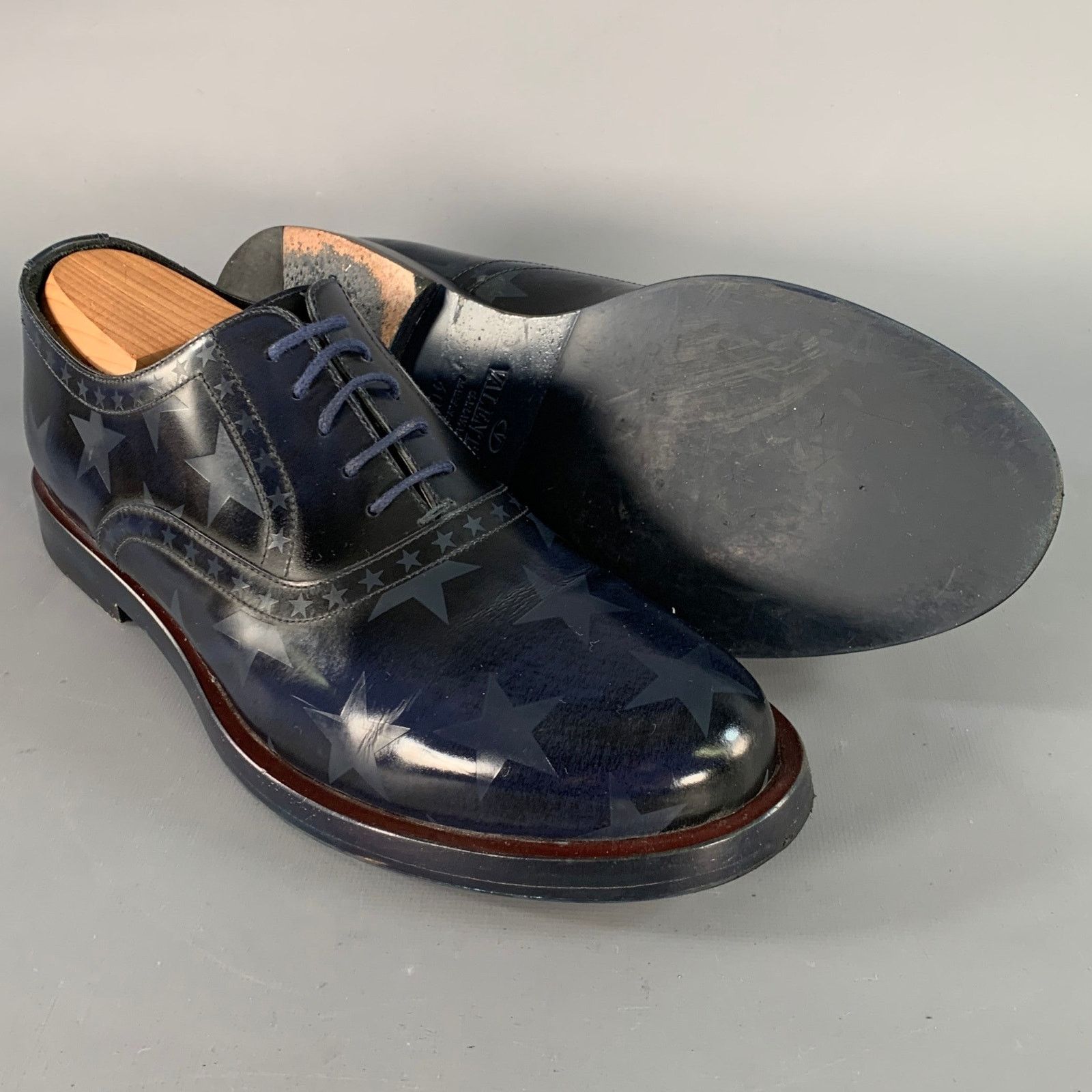 Valentino Size 7.5 Navy Embossed Stars Leather Oxford Lace-Up Shoes Size US 7.5 / EU 40-41 - 5 Thumbnail