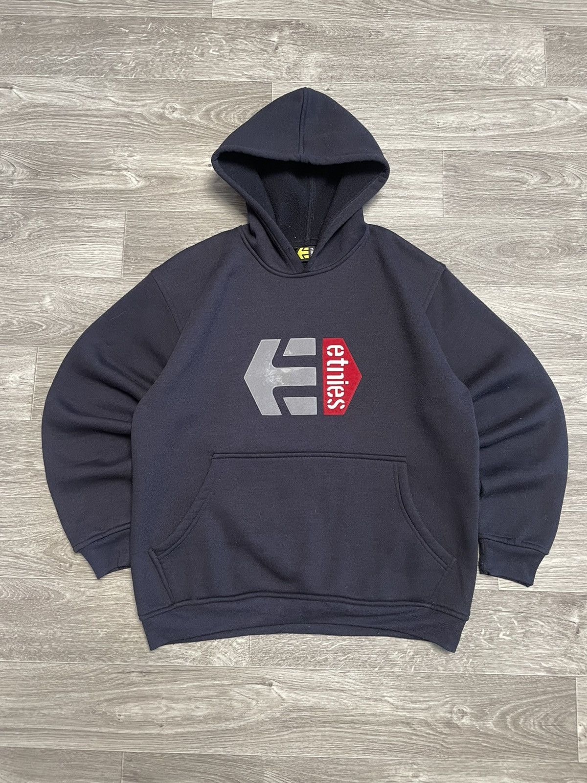 Etnies Vintage Etnies Skateboarding Hoodie 90s Size US M / EU 48-50 / 2 - 1 Thumbnail