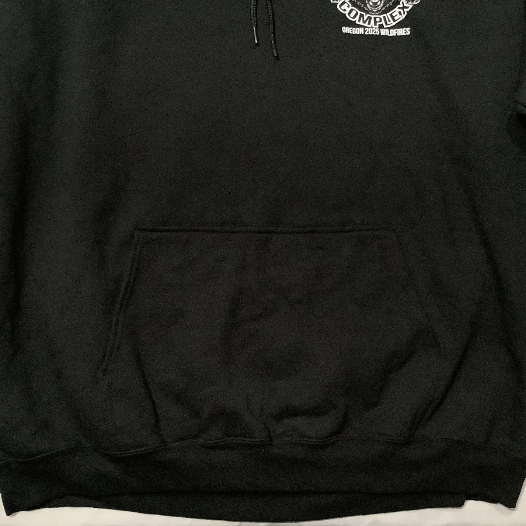 Port & Company Port & Company Hoodie Mens 3XL Black Oregon 2025 Grizzly Complex Wildfires Graphic Print על Size US XXL / EU 58 / 5 - 6 Thumbnail