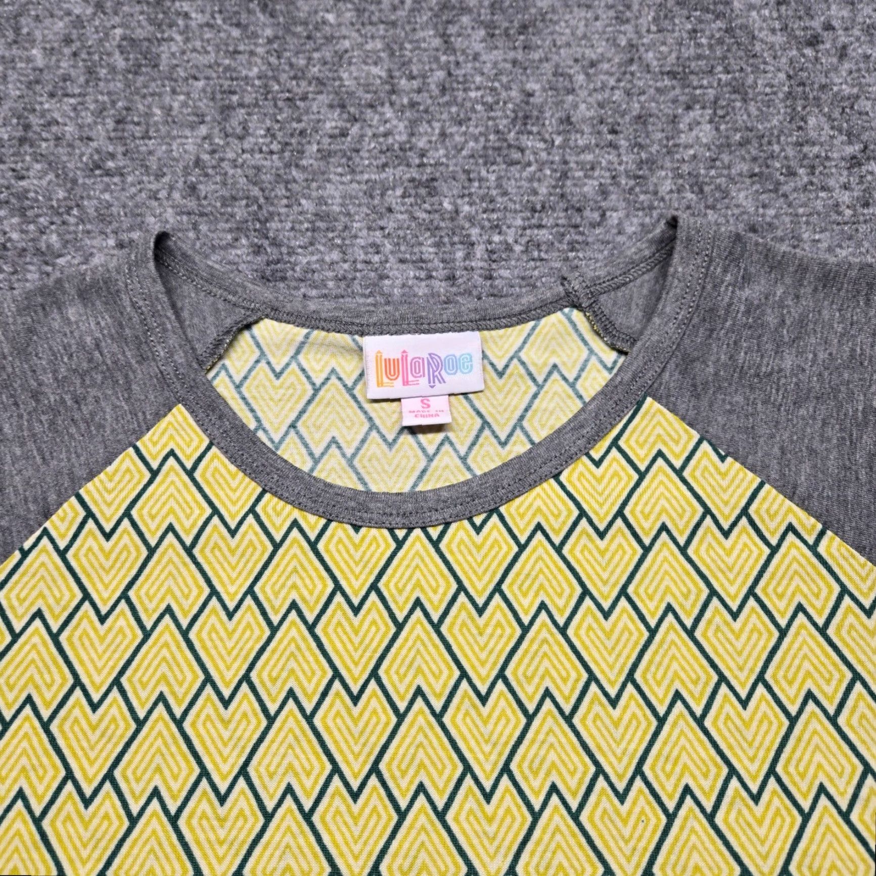 Vintage VINTAGE LuLaRoe Randy T-Shirt Womens S Yellow Gray Geometric Print 3/4 Sleeve Stretch Size S / US 4 / IT 40 - 2 Thumbnail