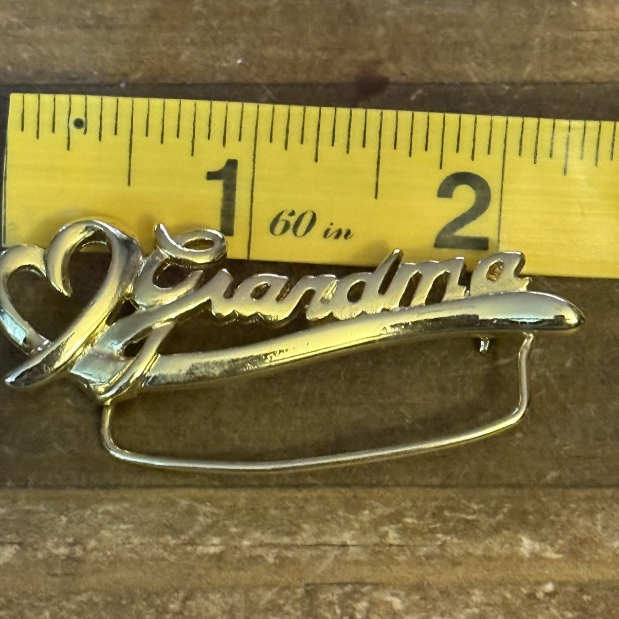 Vintage Vintage KIS hold tone Grandma charm holder brooch Size ONE SIZE - 2 Thumbnail