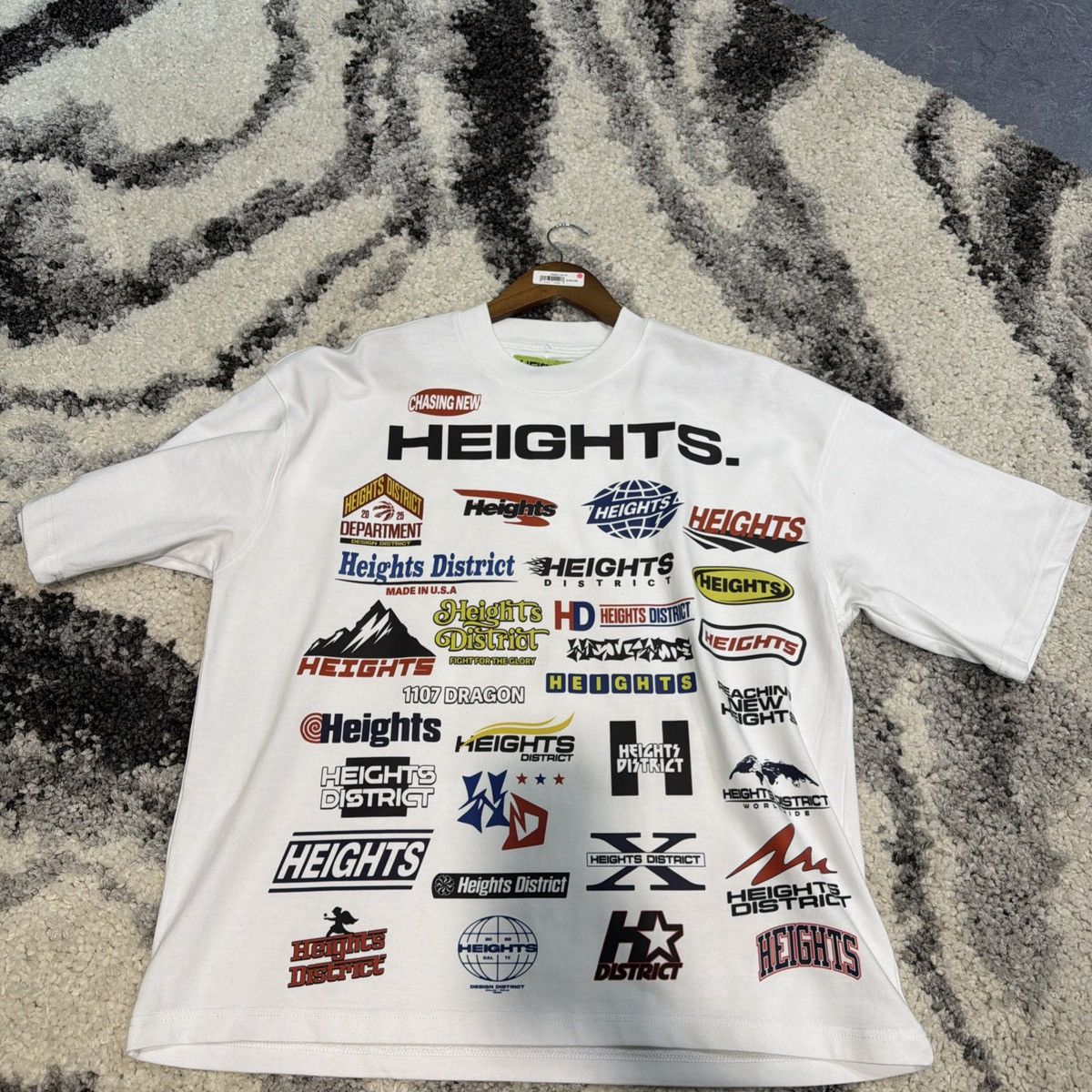 Cape Heights Heights District Graphic SHORT Sleeve Chasing New Heights Size US M / EU 48-50 / 2 - 1 Thumbnail