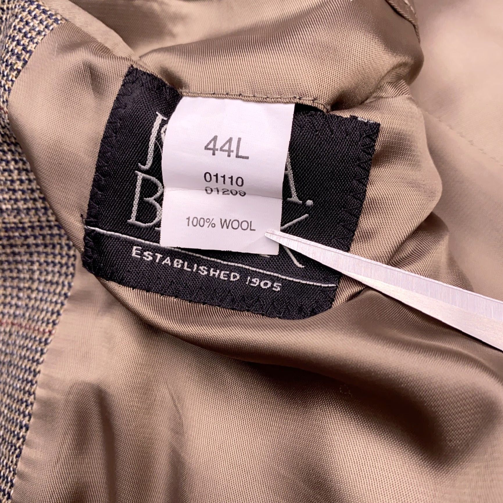 Jos. A. Bank Jos. A. Bank Tweed Blazer 44L Brown Wool Plaid Sport Coat Men Regular Blazer Coat Notch Lapel Four-Button Inner Pockets Dry Clean Only Vintage No 0 Size 44R - 7 Thumbnail