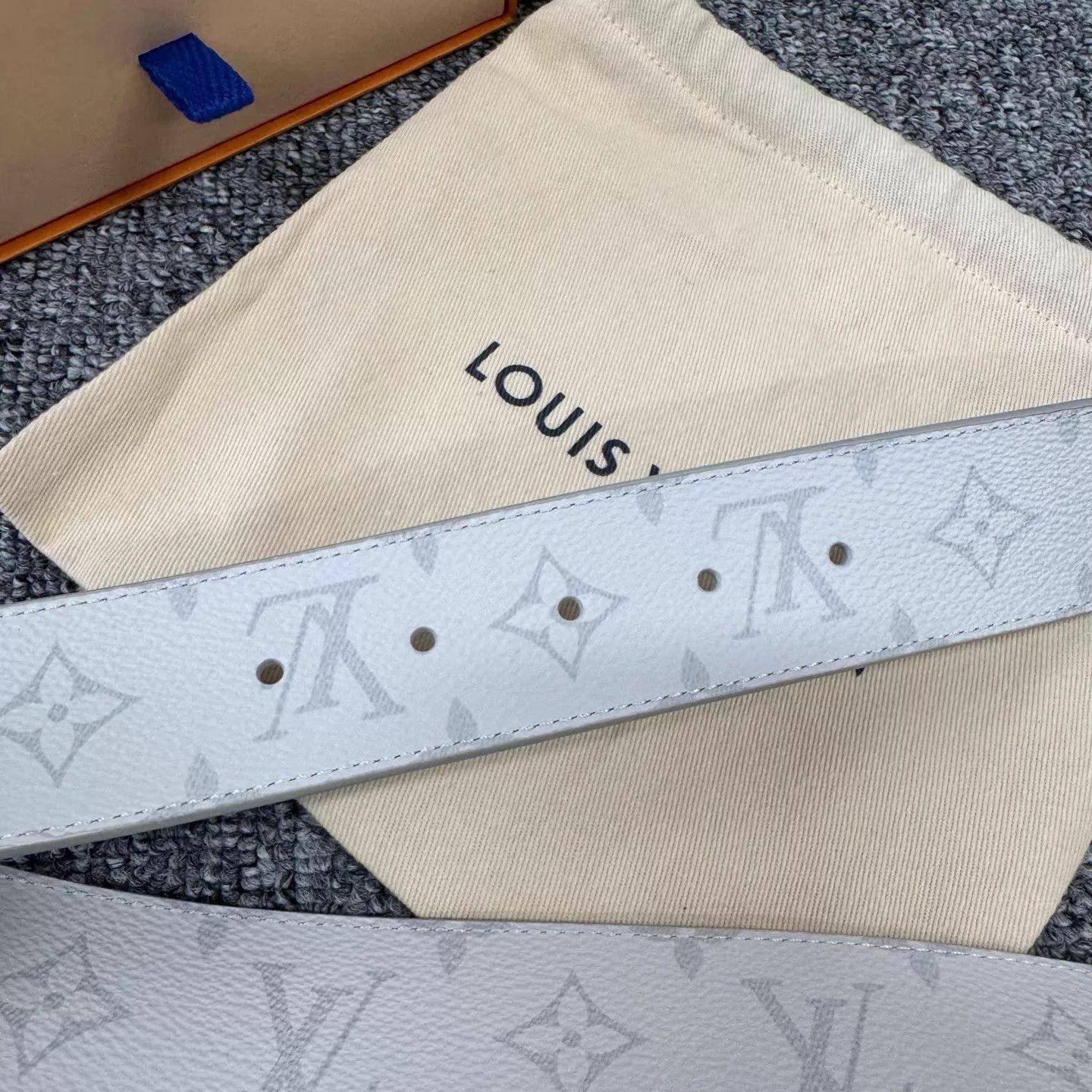 Louis Vuitton LV Light Gray Monogram Belt 85/34 Size ONE SIZE - 5 Thumbnail