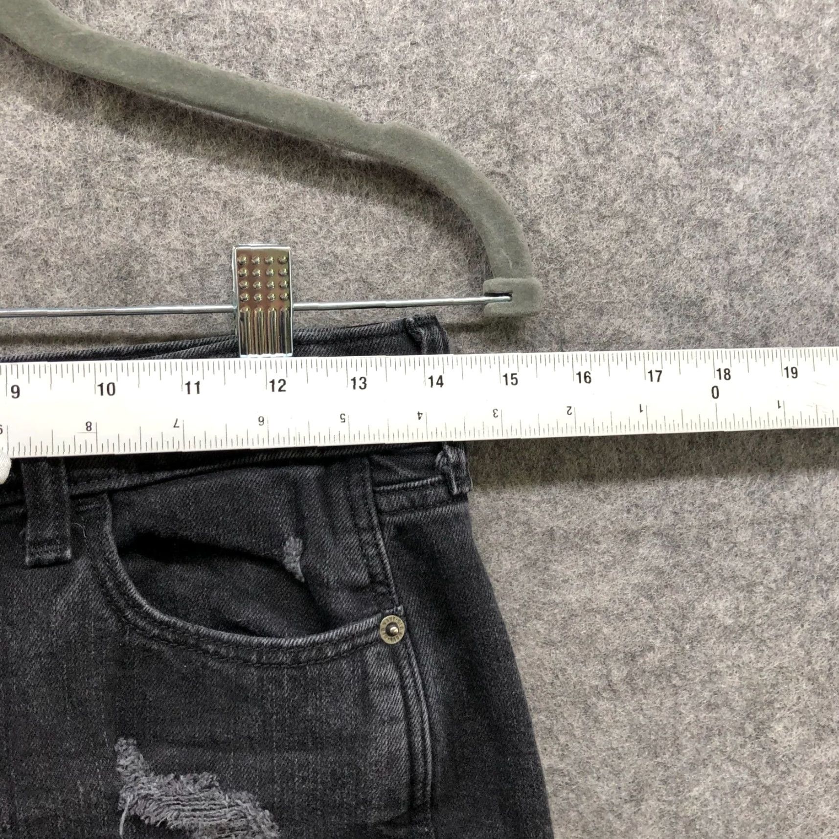 Old Navy Old Navy Womens Shorts Mid Rise Boyfriend Black Denim Roll Cuff Distressed 2 Size 26" / US 2 / IT 38 - 7 Thumbnail