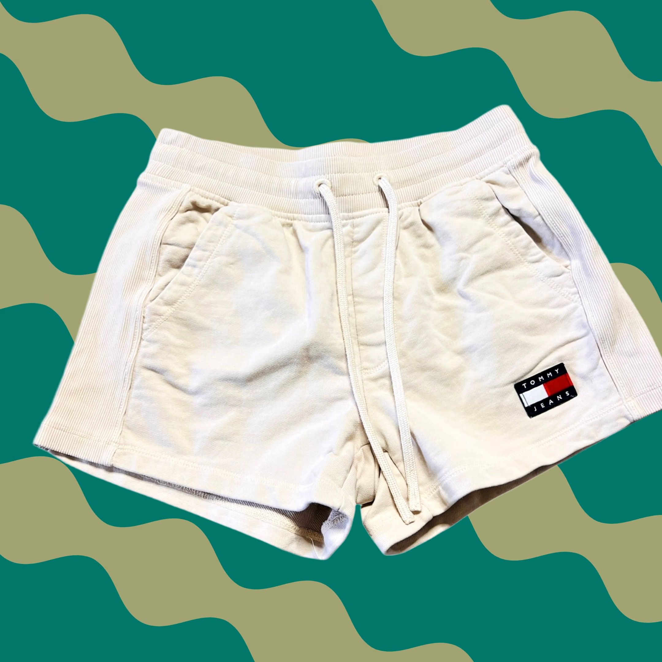 Tommy Hilfiger Tommy Hilfiger Beige Lounge Pajama Short with Pockets XS Ladies XS Lounge Pajama Short Beige Tommy Hilfiger Women Vintage-style Comfortwear Size 26" / US 2 / IT 38 - 1 Thumbnail
