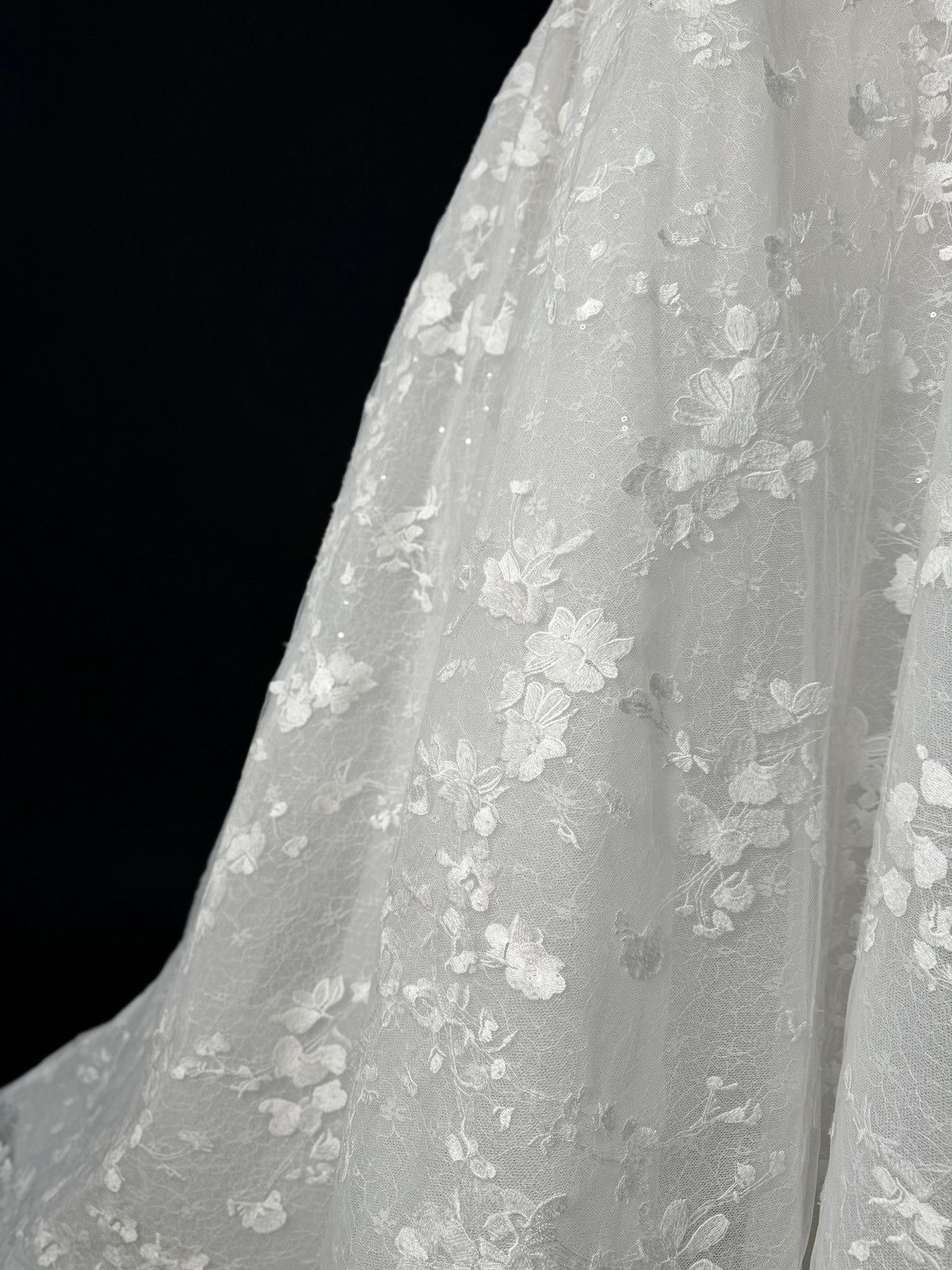 Other Preloved US 6 Anna Augusta Embroidery lace Bridal Gown Size M / US 6-8 / IT 42-44 - 5 Thumbnail