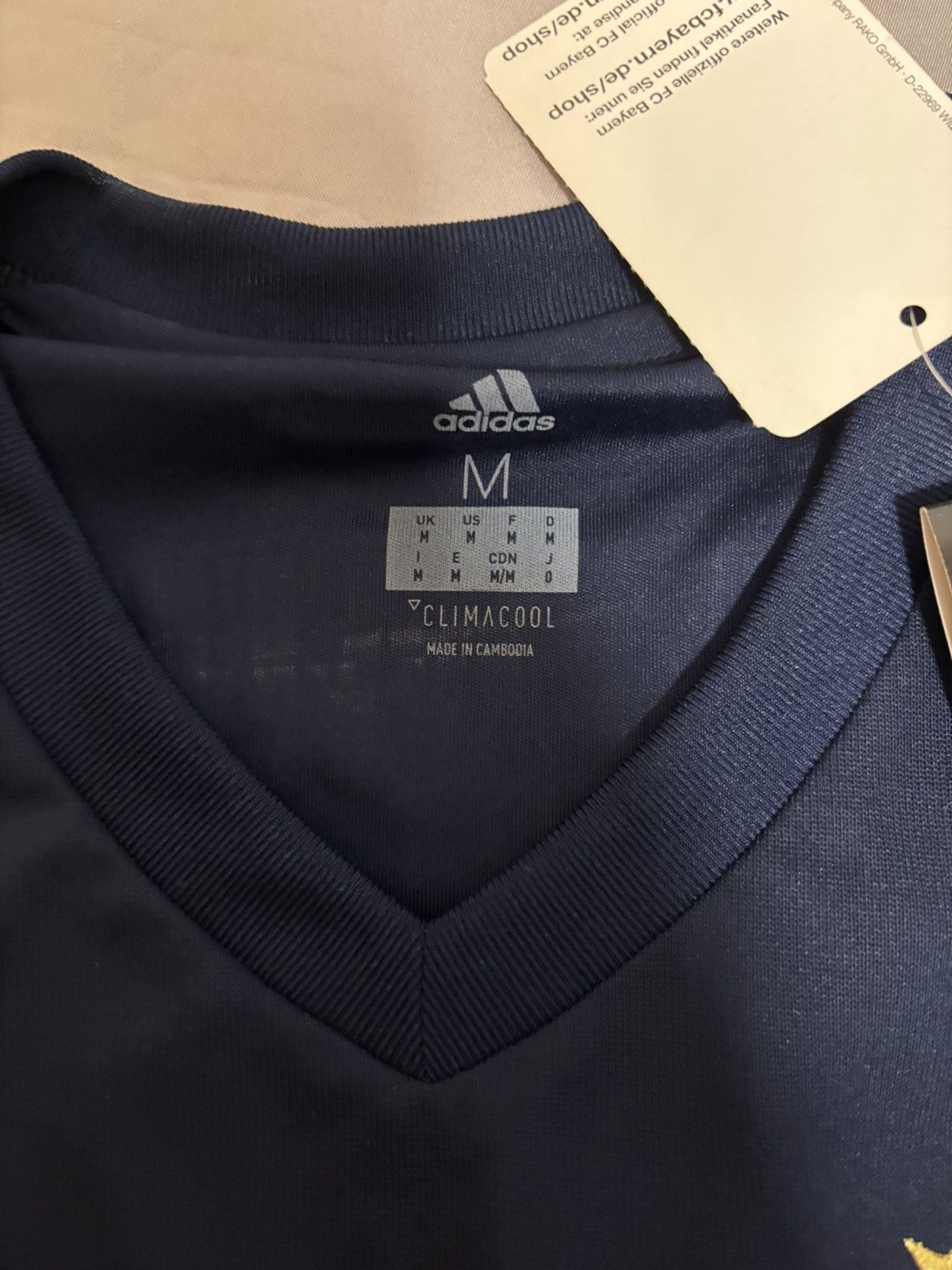 Adidas Bayern munich away 2017/18 signed alaba with autograph Size US M / EU 48-50 / 2 - 4 Thumbnail