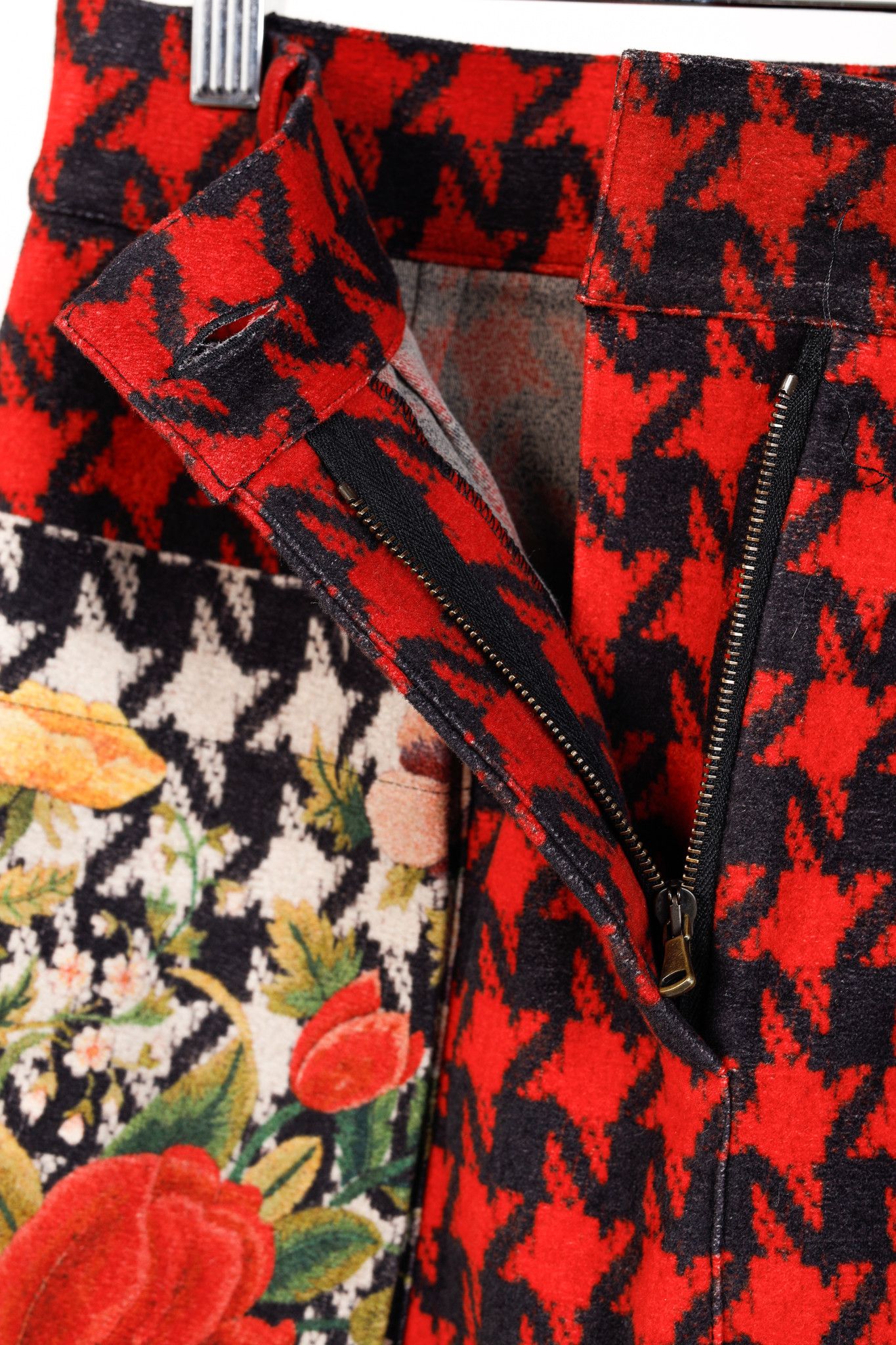 Pierre-Louis Mascia Pierre Louis Mascia Red Houndstooth & Floral Pencil Skirt Size 30" / US 8 / IT 44 - 9 Thumbnail