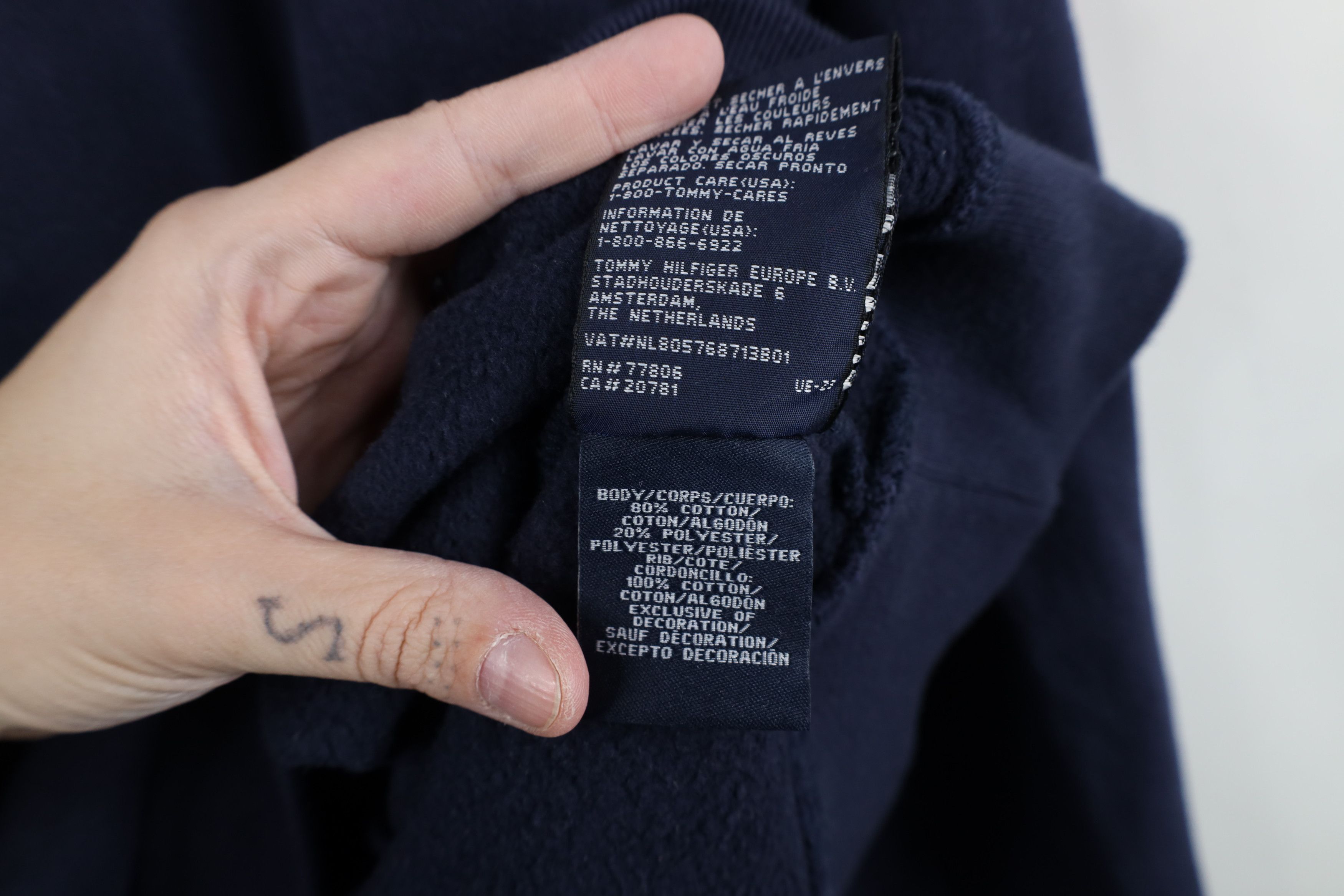 Tommy Hilfiger Vintage Tommy Hilfiger Spell Out Crewneck Sweatshirt Blue Size US L / EU 52-54 / 3 - 11 Thumbnail