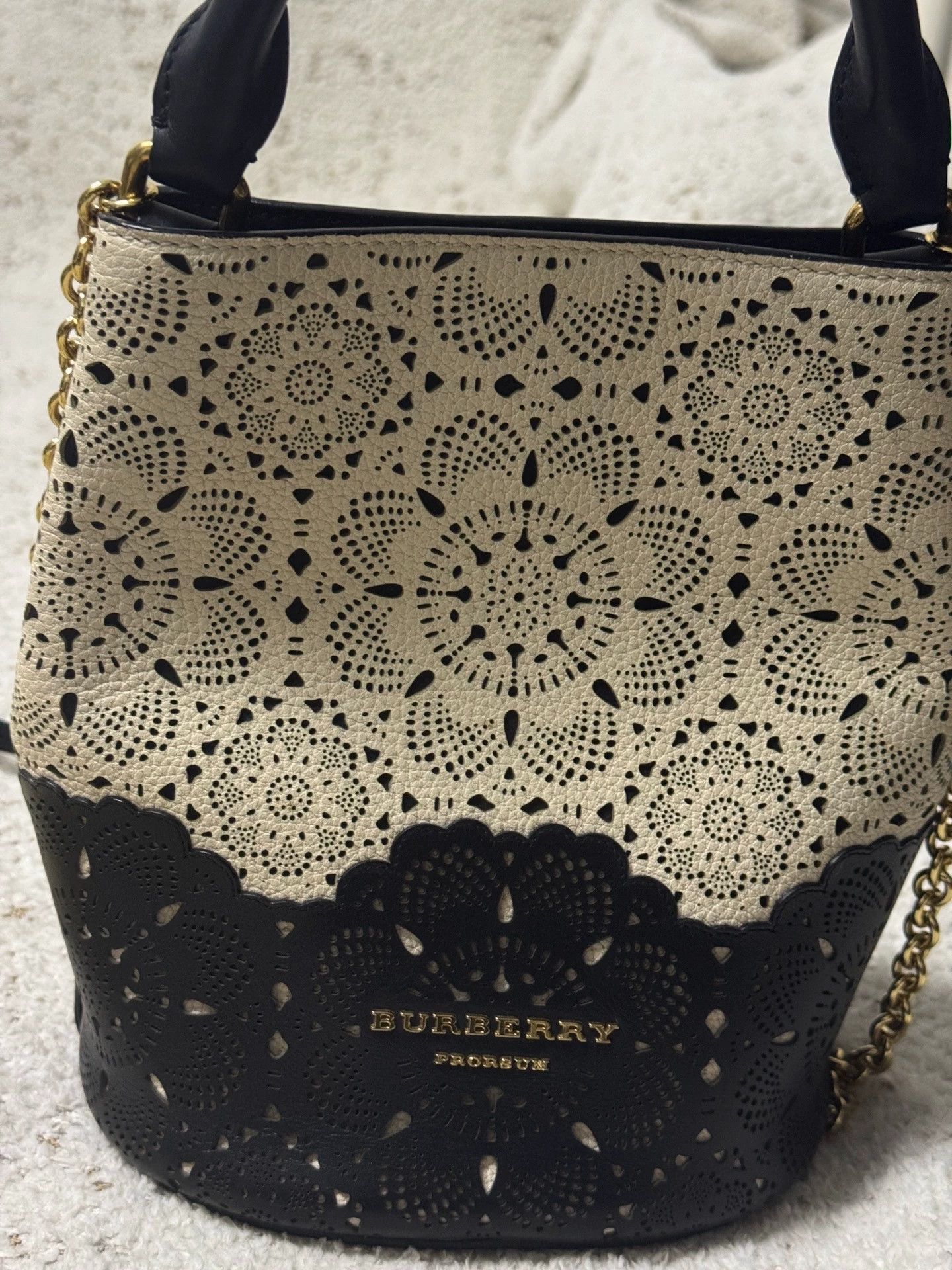 Burberry Burberry Authentic Runway Bucket Bag Size ONE SIZE - 3 Thumbnail