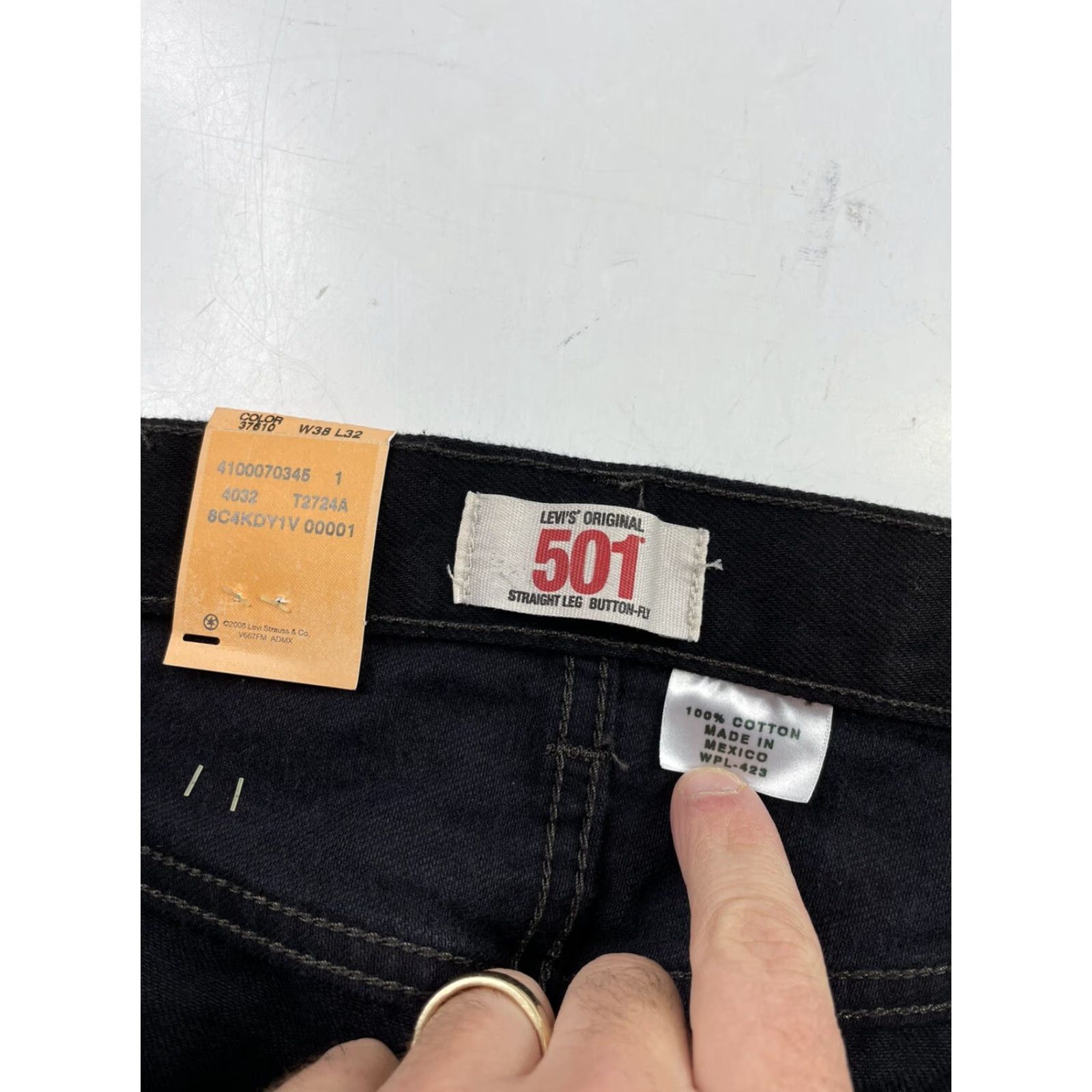Levi's VINTAGE Levi's 501 Jeans Denim Black 38x32 Button Fly Straight Leg Mens Size US 38 / EU 54 - 4 Thumbnail