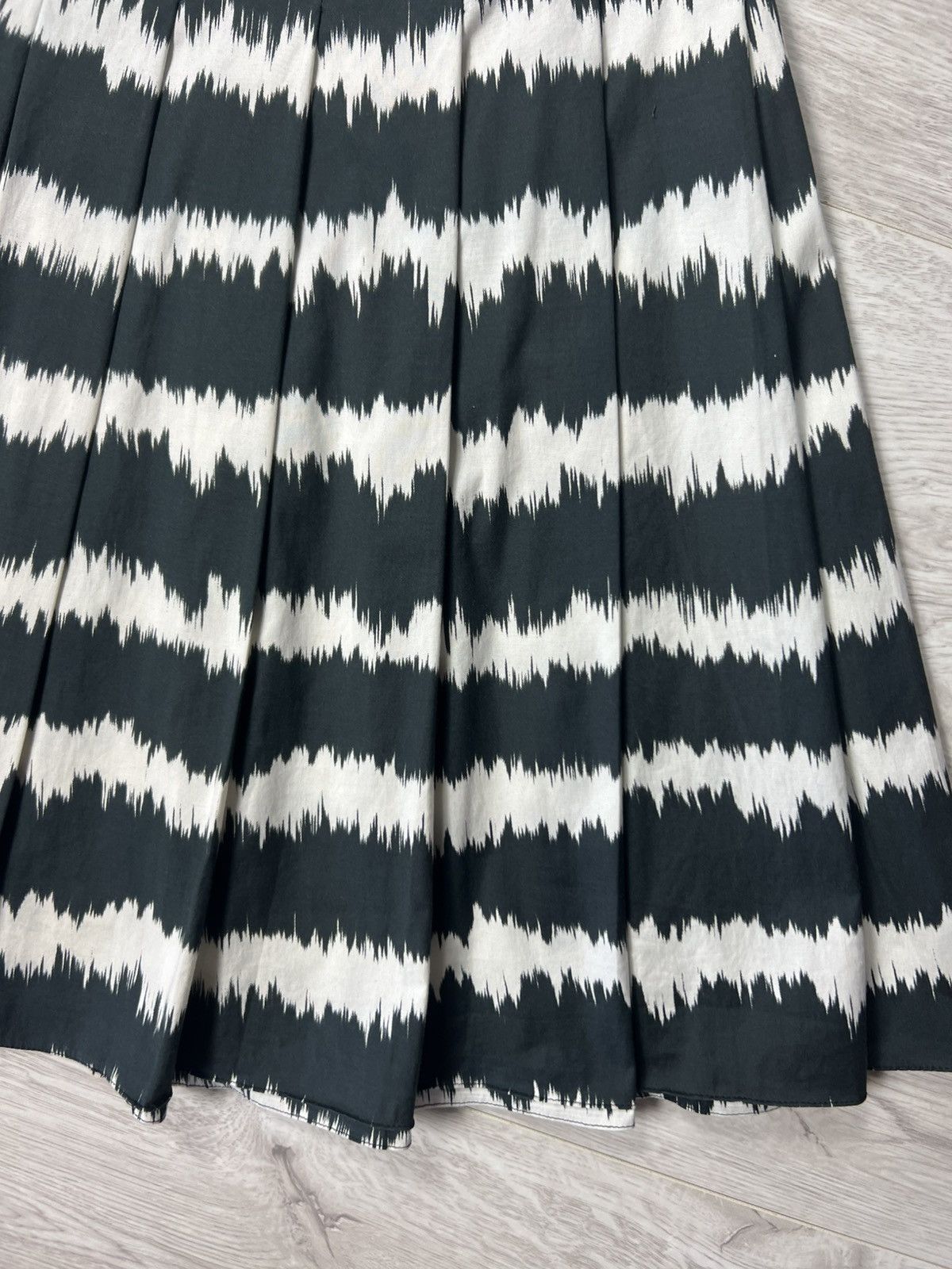 Prada Prada Milano 2013 Striped Skirt Size 40 Size 27" / US 4 / IT 40 - 14 Thumbnail