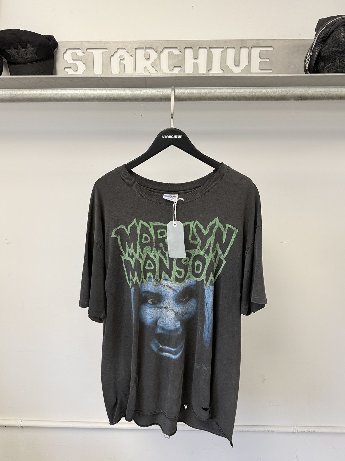 Vintage Vintage Marlyn Manson T-Shirt XL BACKSTAGE PASS Size US XL / EU 56 / 4 - 1 Thumbnail