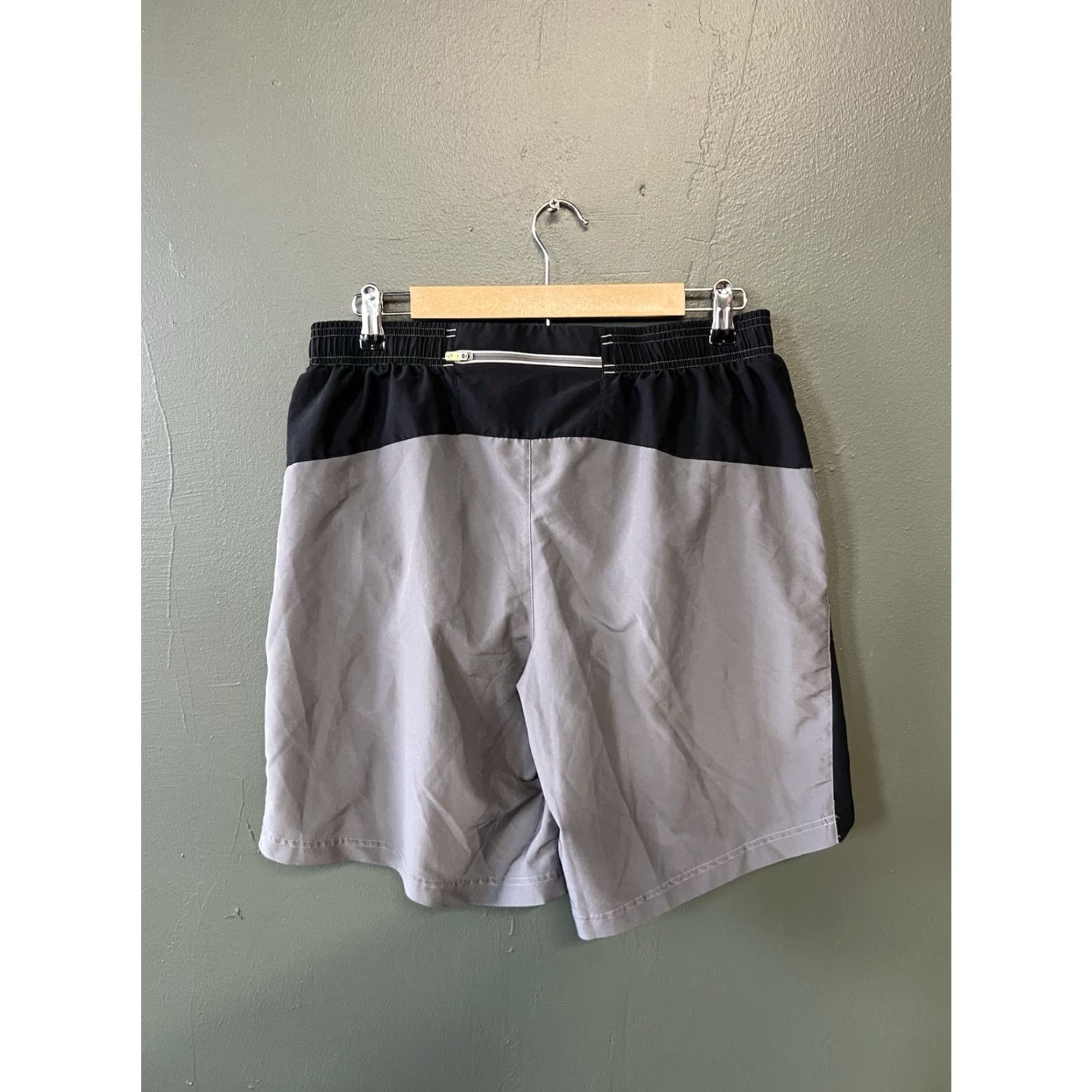 Under Armour Under Armour Mens Grey Lined Running Shorts Size Large Size US 33 - 2 Thumbnail