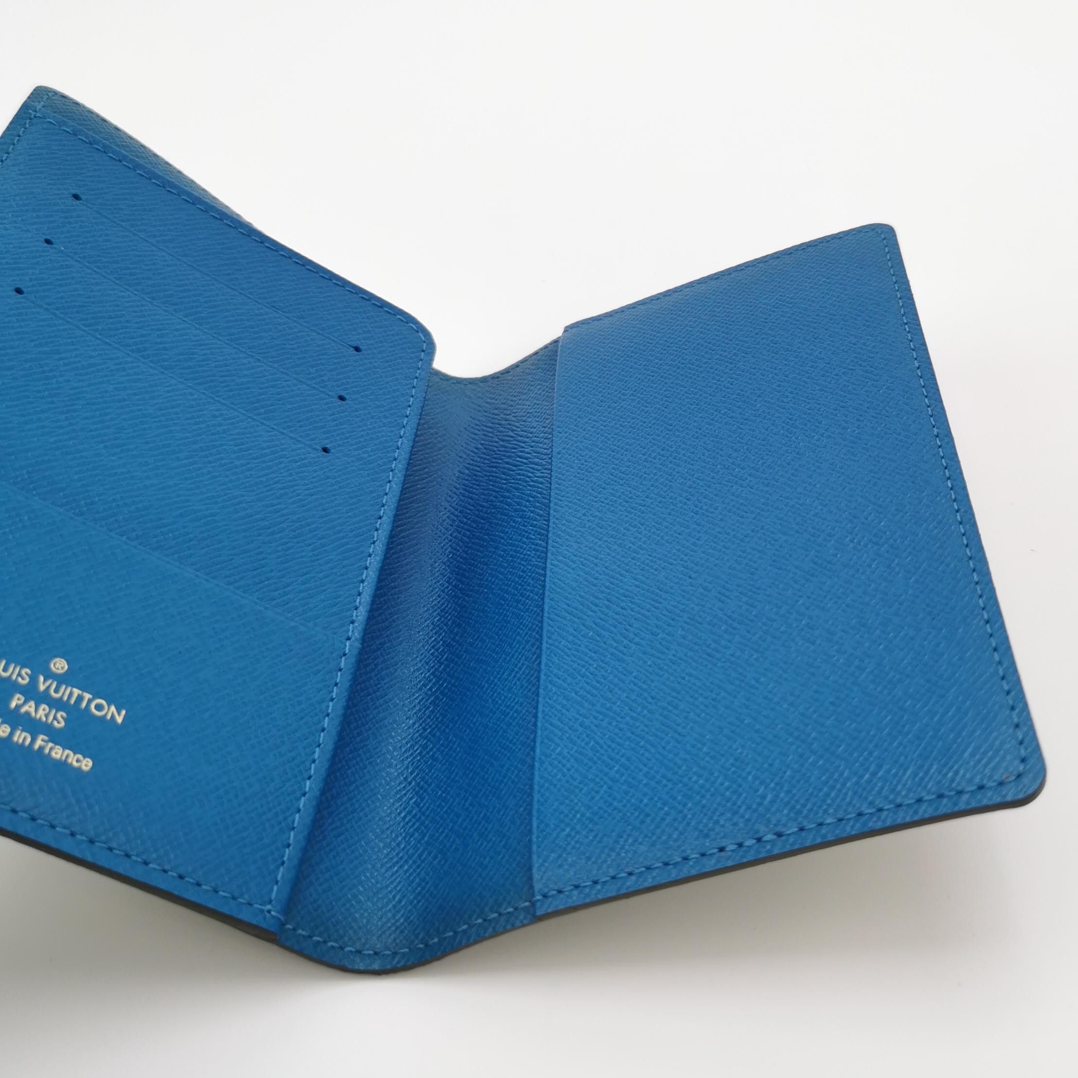 Louis Vuitton Louis Vuitton (LV) Monogram print colorblock folded passpor Size ONE SIZE - 5 Thumbnail