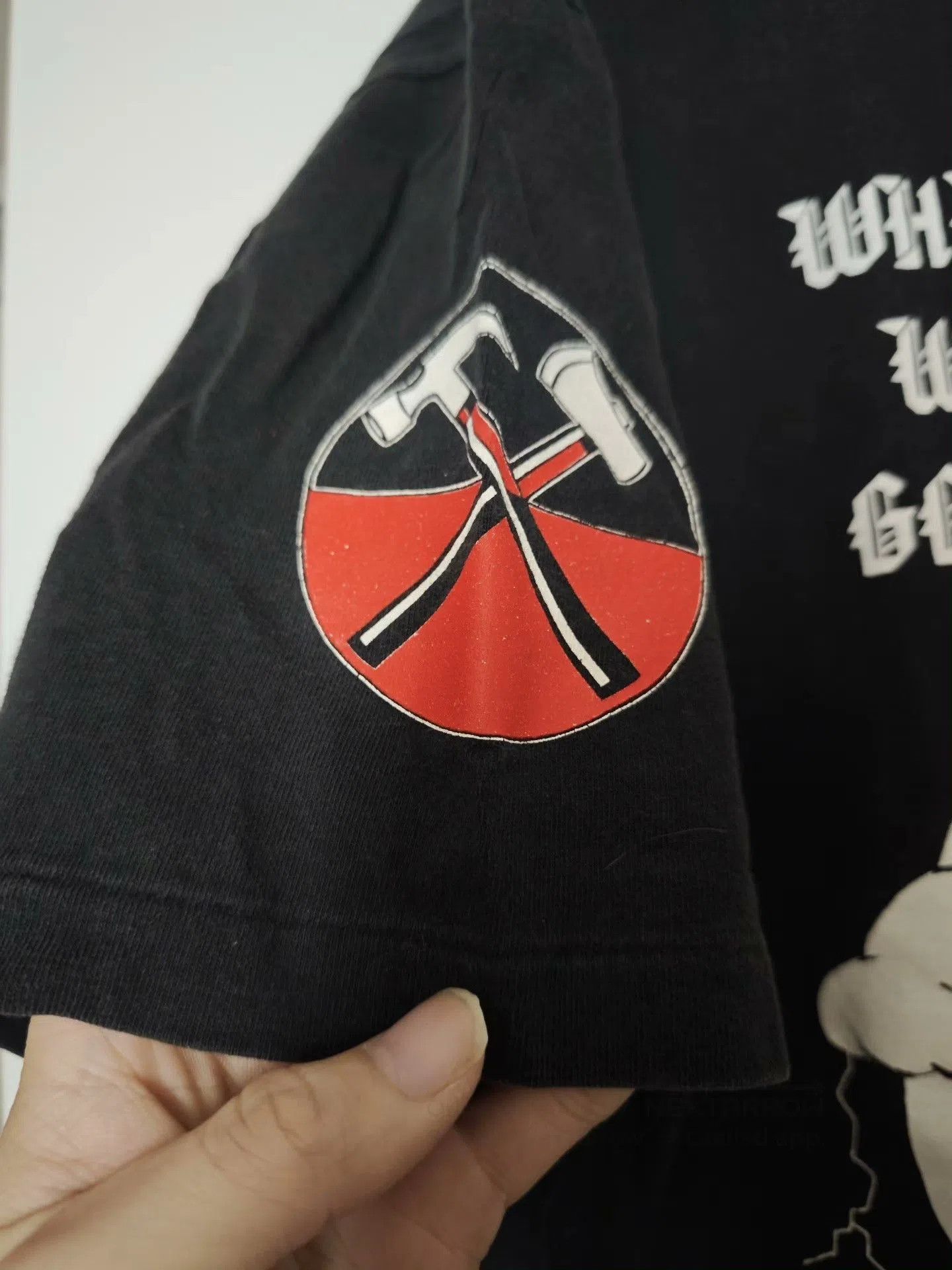 Travis Scott Travis Scott Pink Floyd The Wall Vintage T. Size US M / EU 48-50 / 2 - 4 Thumbnail