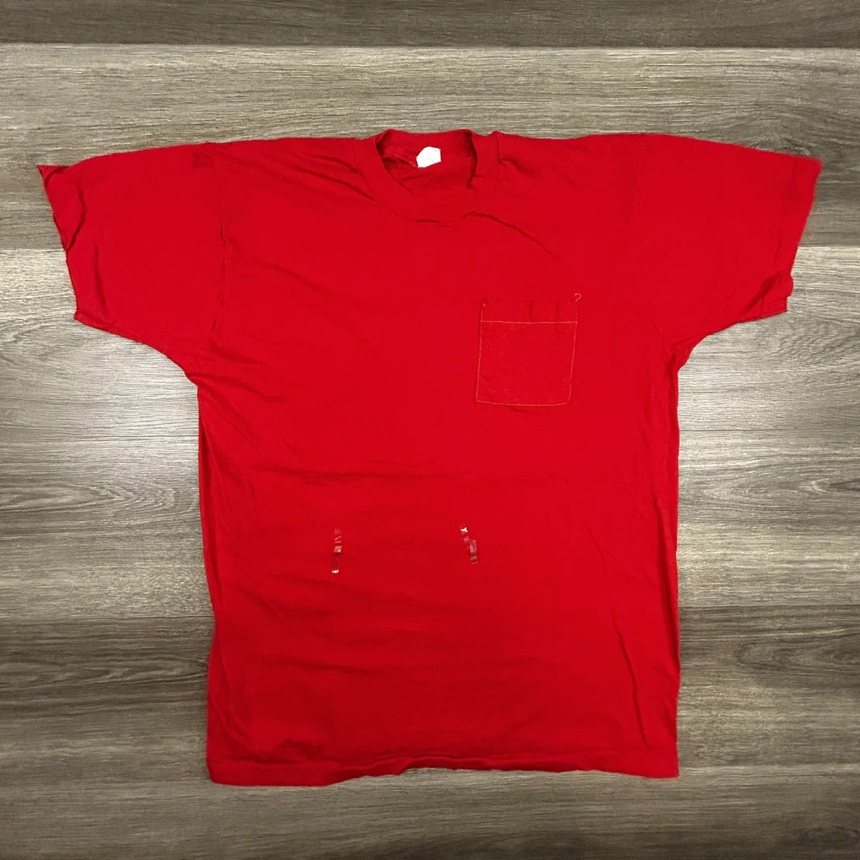 Fruit Of The Loom VINTAGE Fruit Of The Loom Mens XL Red Pocket T-Shirt 80s Made USA NWOT Shirt Mens XL Red 80s USA Vintage Blank Tee Size US XL / EU 56 / 4 - 2 Thumbnail