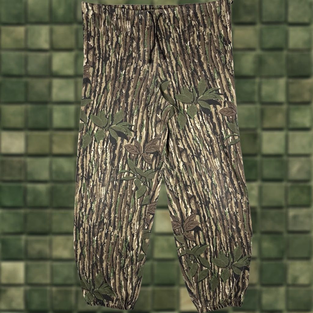 Vintage VINTAGE Realtree Camo Sweatpants USA Made Hunting Joggers L Mens Size US 33 - 1 Thumbnail