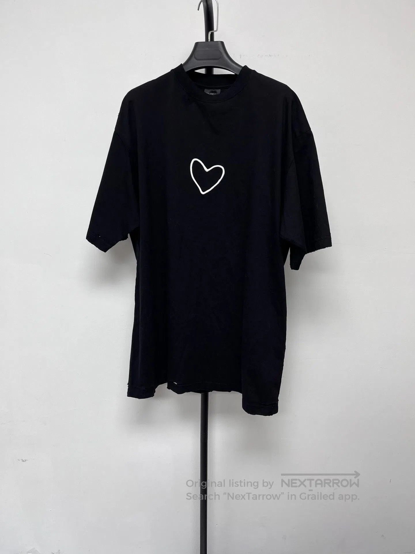 Balenciaga Balenciaga Heart Distressed Short-Sleeve T-Shirt. Size US M / EU 48-50 / 2 - 1 Thumbnail