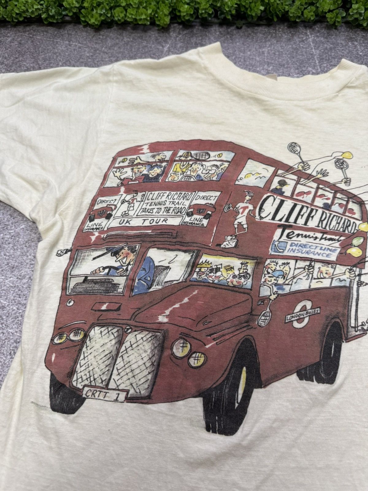 Vintage 80s Vintage Cliff Richard Summer Holiday Bus Vintage T Shirt Size US S / EU 44-46 / 1 - 11 Thumbnail