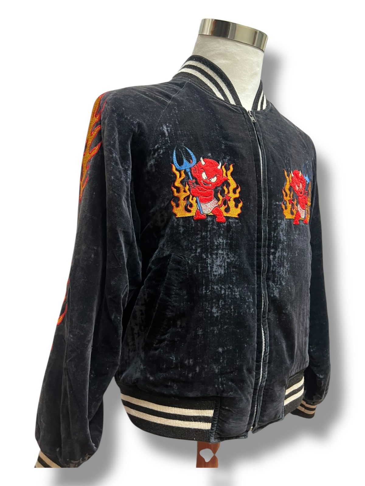 Vintage Vintage Velvet Devil Souvenir Jacket — Black / Red Flames Size US M / EU 48-50 / 2 - 4 Thumbnail