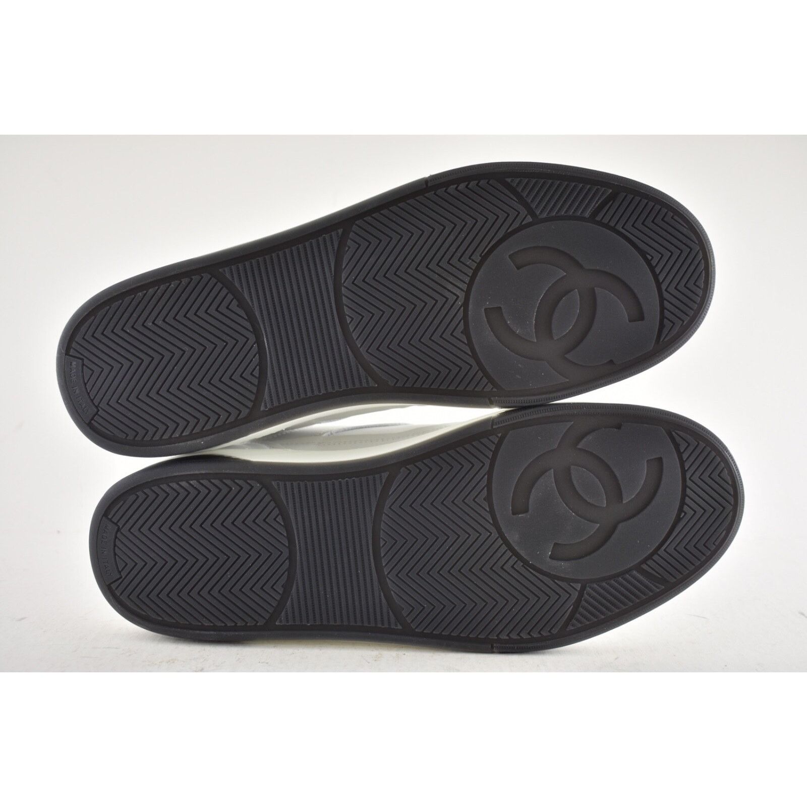 Chanel Chanel 24P Leather CC Logo Flat Lace Up Runner Sneaker 41.5 Size US 11.5 / IT 41.5 - 15 Thumbnail