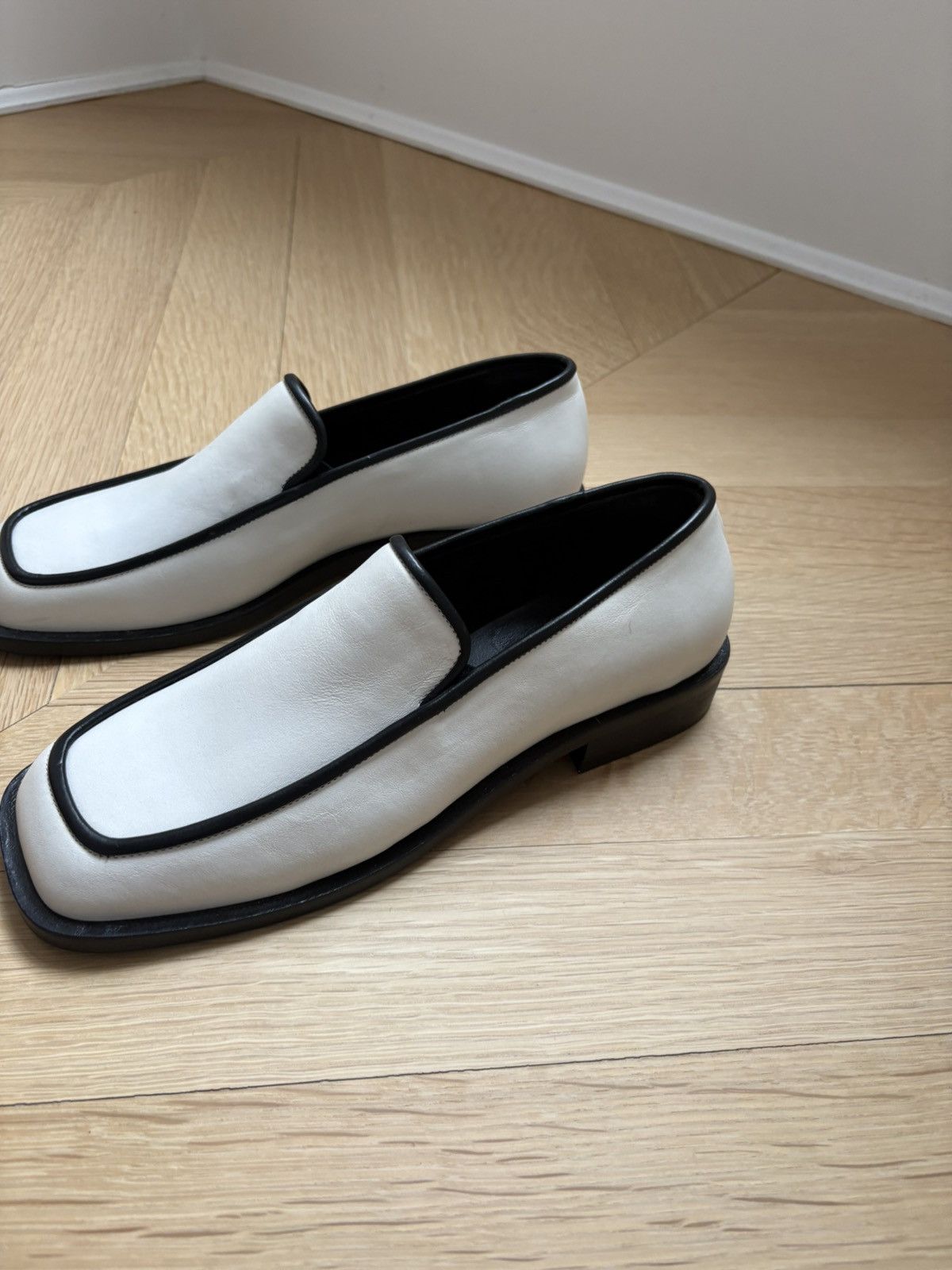 Wandler Wandler Leather Loafer Flats White Black Women's US 9.5 Size US 9.5 / IT 39.5 - 6 Thumbnail