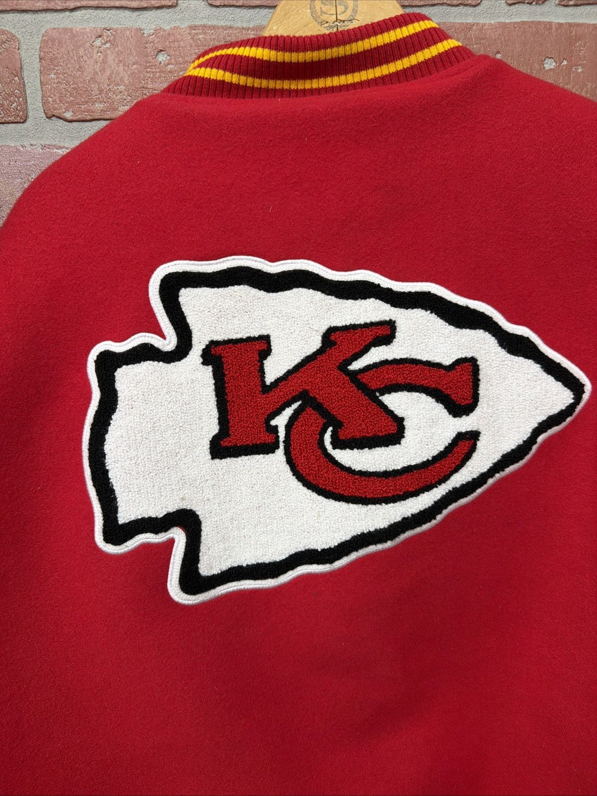 NFL NFL Team Apparel Kansas City Chiefs Jacket L Red White Size US L / EU 52-54 / 3 - 12 Thumbnail
