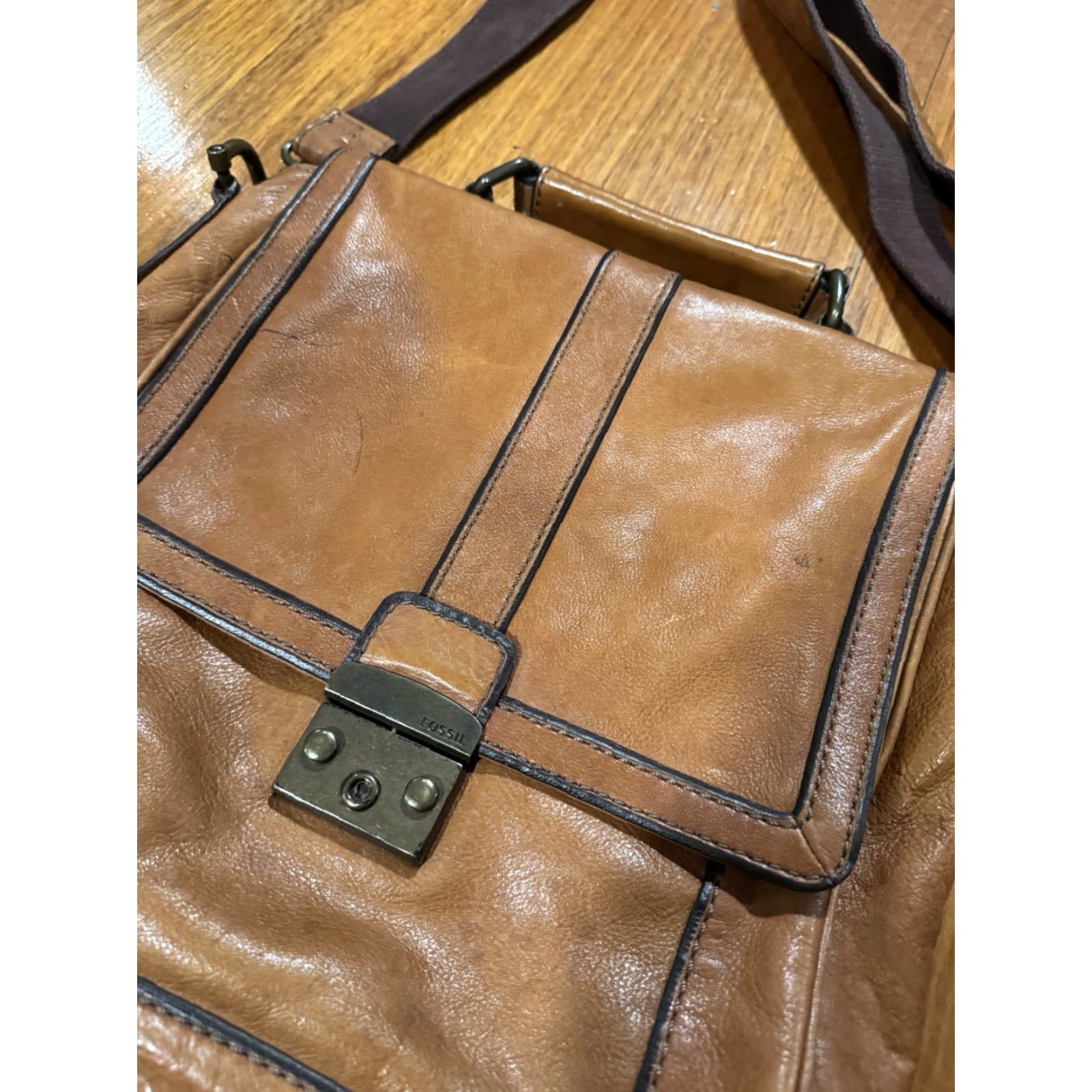 Fossil VINTAGE Fossil Estate Leather Messenger Bag North South City Bag Cognac Brown Messenger Bag Men/Women Unisex Adults Large Brown Leather Vintage Size ONE SIZE - 5 Thumbnail
