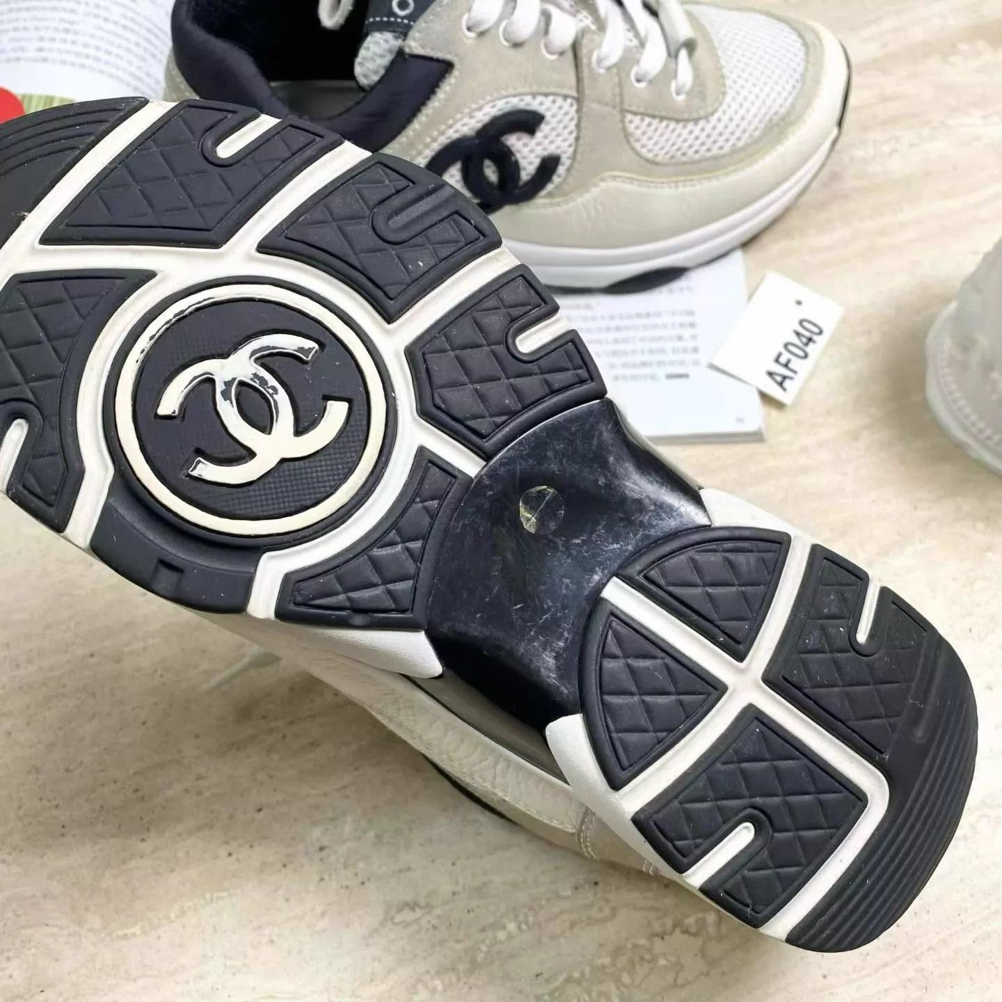Chanel CHANEL Black/White Panda Mesh Low-Top Runners 36.5 97 AF040 Size US 6 / IT 36 - 5 Thumbnail