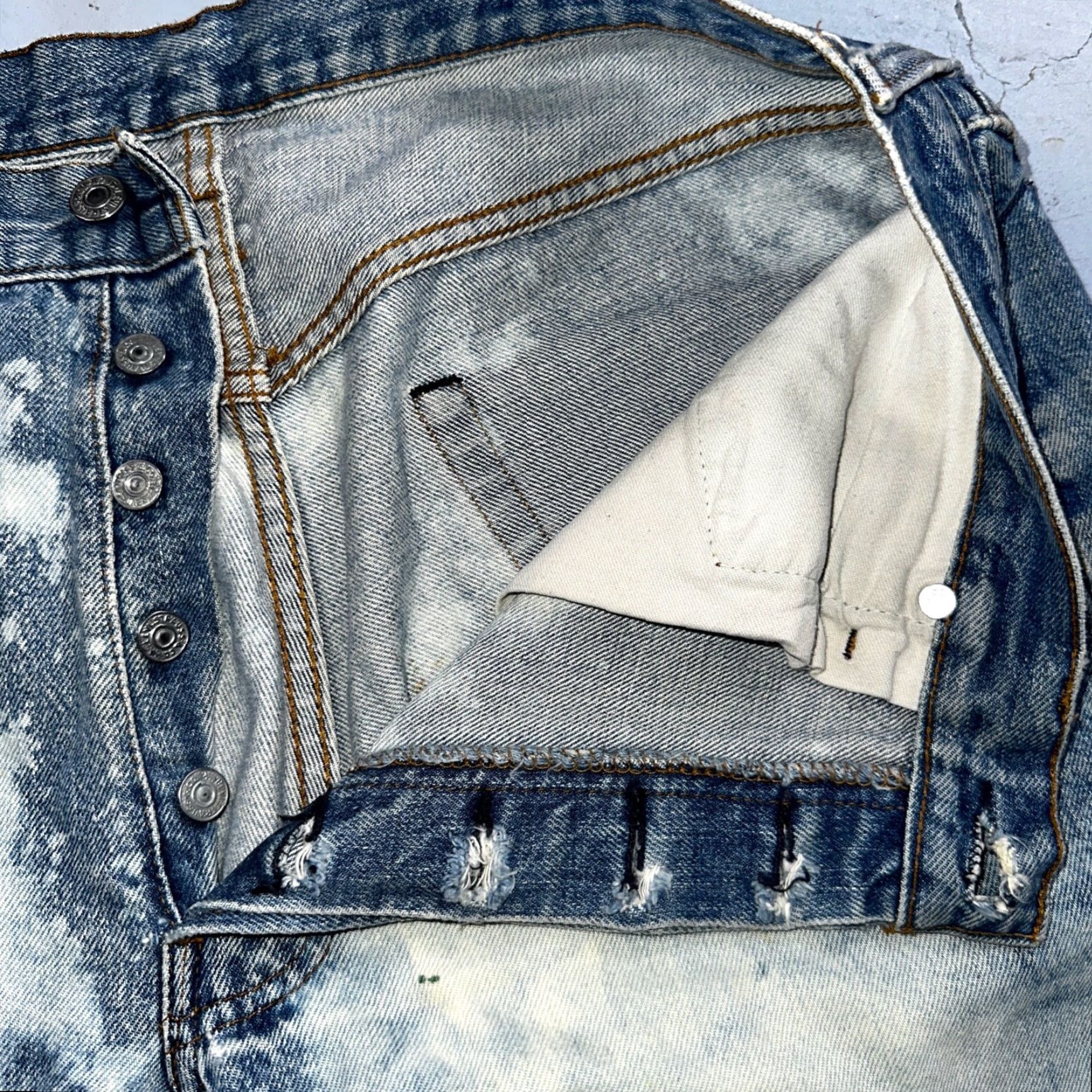 Levi's VINTAGE Levis 501 80s Redline Selvedge USA XX Jeans Light Wash Stained Act 34x33 Size US 34 / EU 50 - 5 Thumbnail