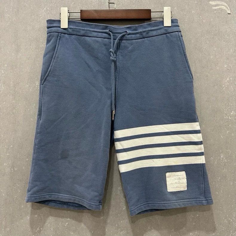 Thom Browne Thom Browne size1 Four-barrel shorts Size US 26 / EU 42 - 1 Thumbnail