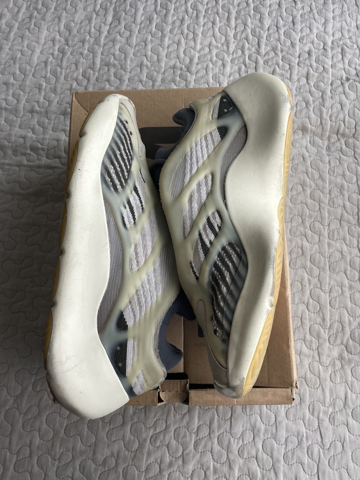 Yeezy Yeezy 700 v3 "Faded salt" Size US 10 / EU 43 - 1 Thumbnail