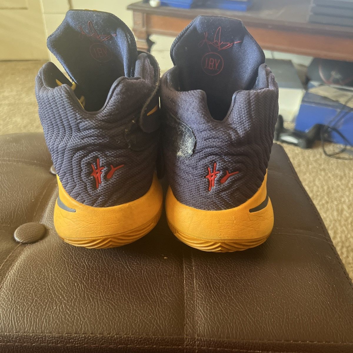 Nike Kyrie Cavaliers 2 Size US 11.5 / EU 44-45 - 5 Thumbnail