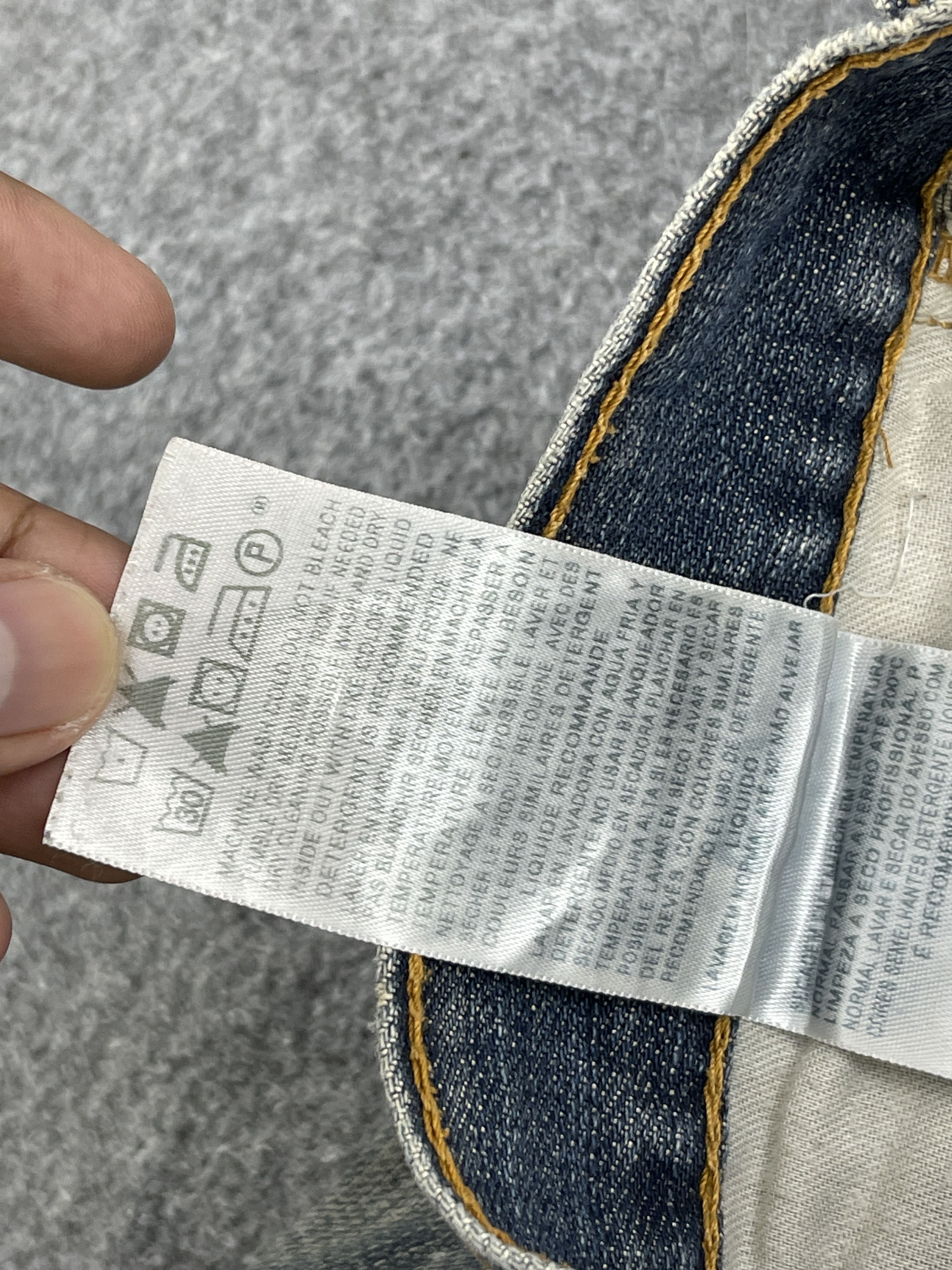 Levi's × Vintage Distressed Faded Blue Vintage Levis 505 Jeans DP2563 Size US 33 - 8 Thumbnail