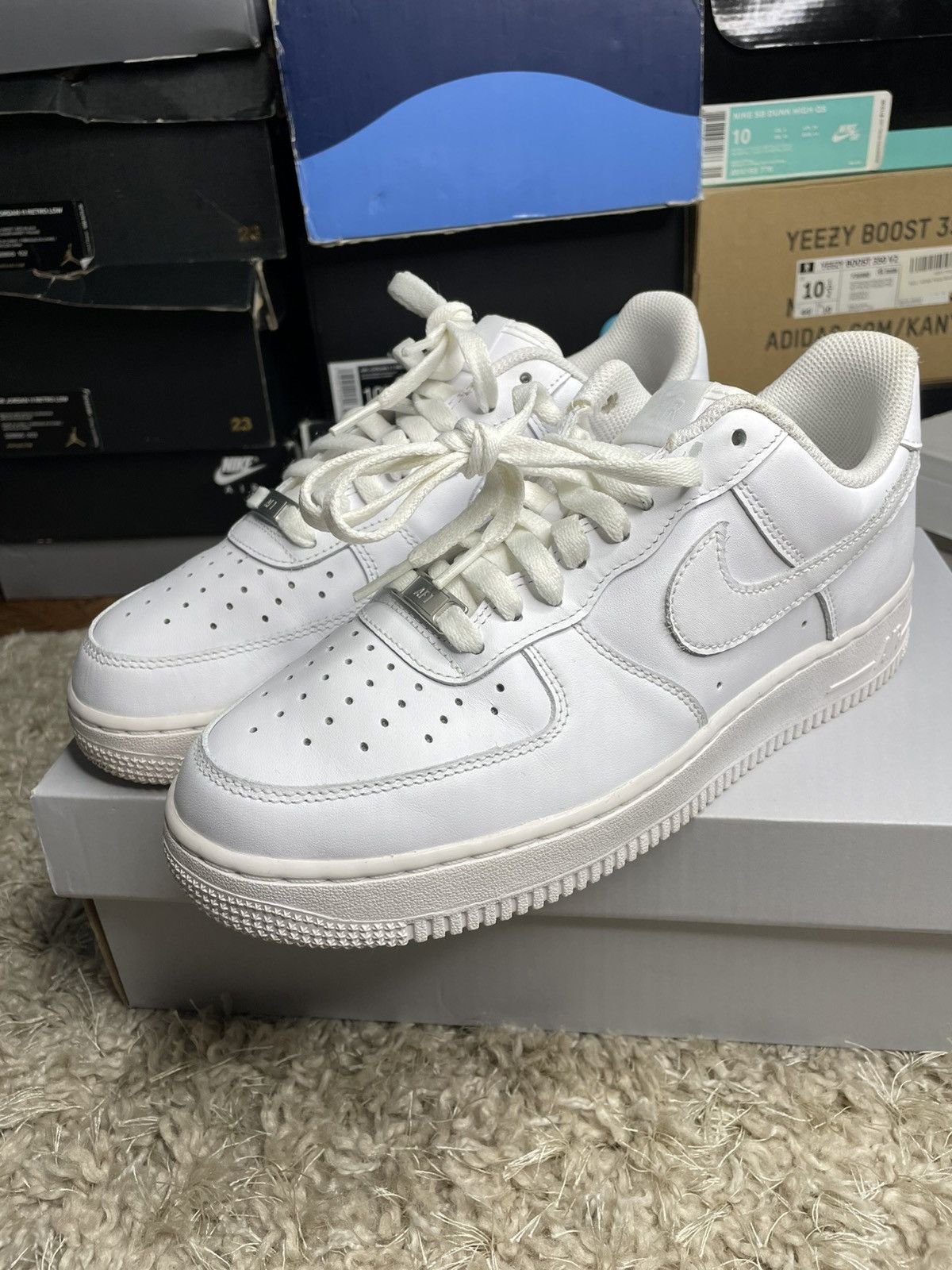Nike Air Force 1 Triple White Size US 8.5 / EU 41-42 - 1 Thumbnail