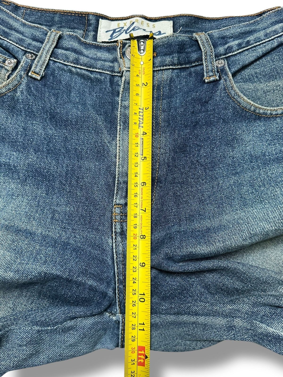 Express Express Vintage With Straight Loose Style and Faded Wash Size US 31 - 15 Thumbnail
