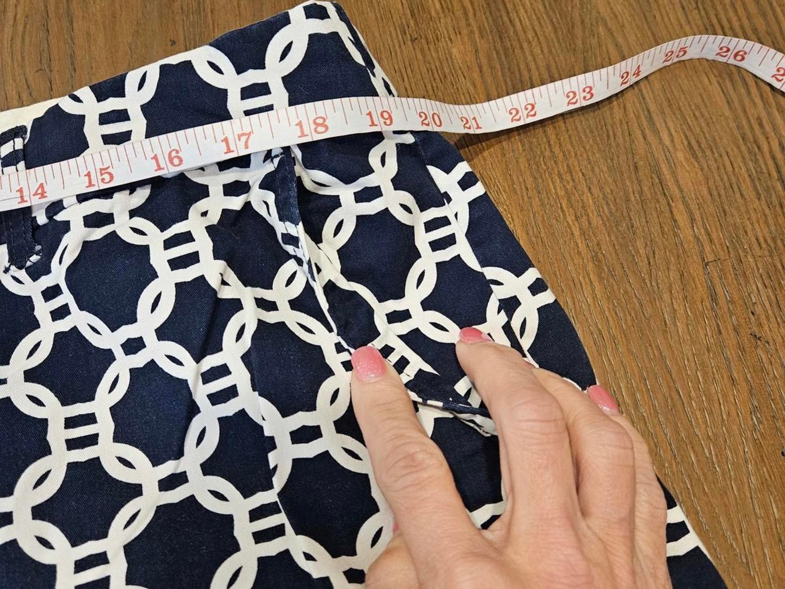 Designer Crown & Ivy Navy & White Geometric Pattern Shorts Size 38" / US 16 / IT 52 - 4 Thumbnail