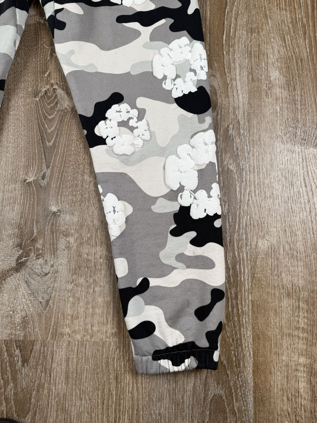 DENIM TEARS Denim Tears Wreath Camouflage Sweatpants Size US 32 / EU 48 - 8 Thumbnail